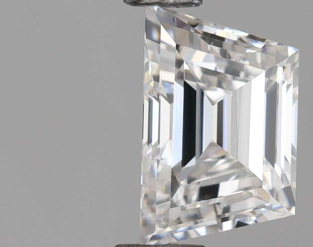 Loose Diamond - TRAPEZOID 0.8ct D VVS1: Loose Diamond - TRAPEZOID 0.8ct D VVS1 Source: This is a real non-mined Diamond that has been grown in a lab Shape: TRAPEZOID Carats: 0.8 Color: D Clarity: VVS1 Certification: IGI Video: