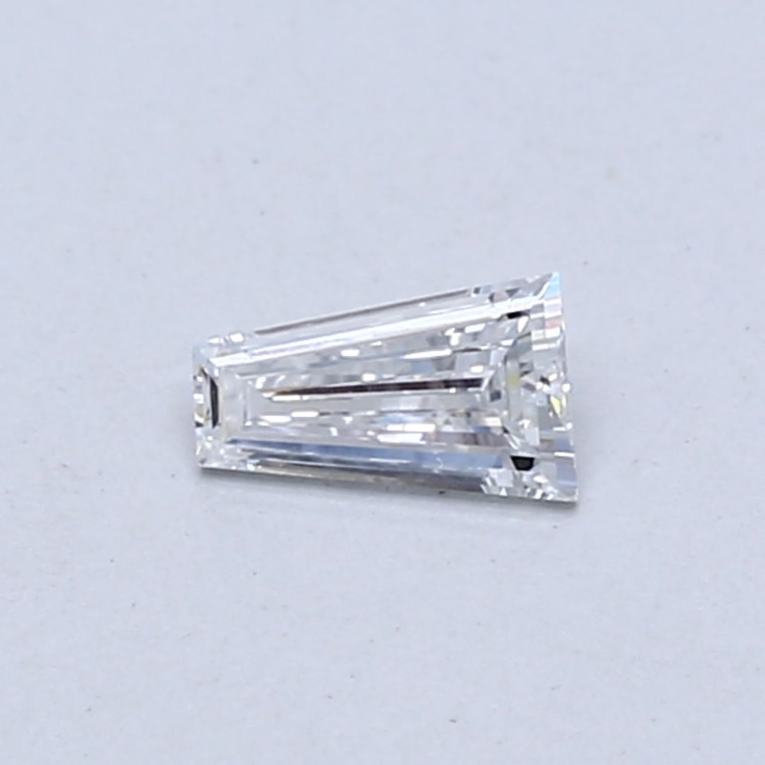 Loose Diamond - TAPERED BAGUETTE 0.21ct E VS1: Loose Diamond - TAPERED BAGUETTE 0.21ct E VS1 Source: This is a real non-mined Diamond that has been grown in a lab Shape: TAPERED BAGUETTE Carats: 0.21 Color: E Clarity: VS1 Certification: NONE The D