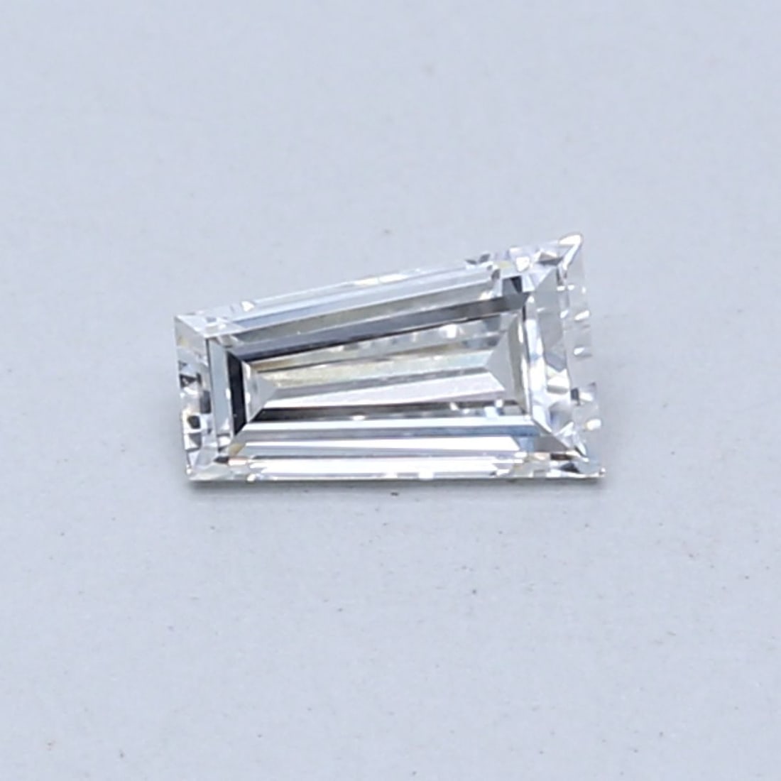 Loose Diamond - TAPERED BAGUETTE 0.27ct F VS1: Loose Diamond - TAPERED BAGUETTE 0.27ct F VS1 Source: This is a real non-mined Diamond that has been grown in a lab Shape: TAPERED BAGUETTE Carats: 0.27 Color: F Clarity: VS1 Certification: NONE Video