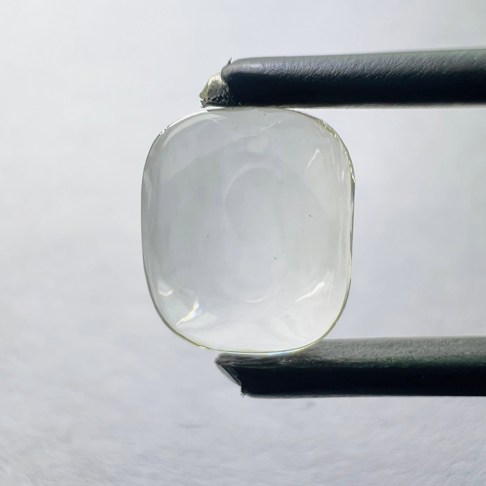 Loose Diamond - CUSHION BRILLIANT 1.75ct H VS2: Loose Diamond - CUSHION BRILLIANT 1.75ct H VS2 Source: This is a real non-mined Diamond that has been grown in a lab Shape: CUSHION BRILLIANT Carats: 1.75 Color: H Clarity: VS2 Certification: NONE