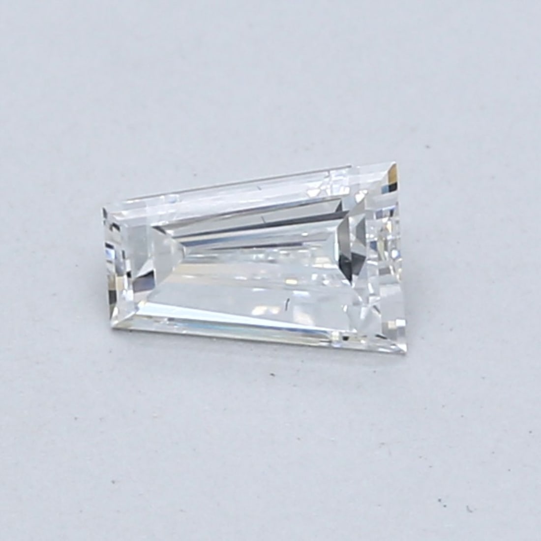 Loose Diamond - TAPERED BAGUETTE 0.41ct E VS1: Loose Diamond - TAPERED BAGUETTE 0.41ct E VS1 Source: This is a real non-mined Diamond that has been grown in a lab Shape: TAPERED BAGUETTE Carats: 0.41 Color: E Clarity: VS1 Certification: NONE Video