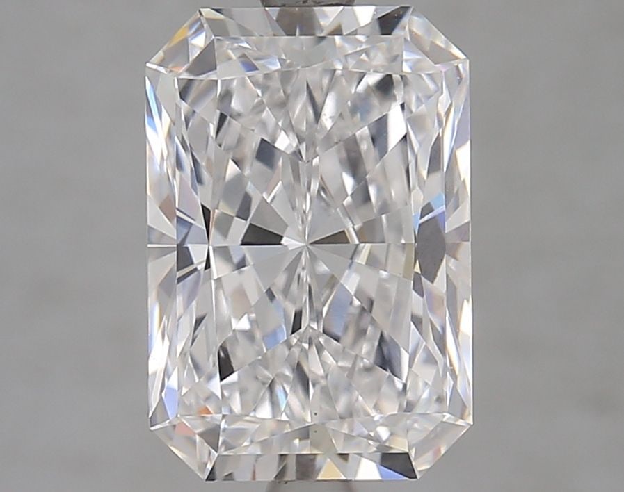 Loose Diamond - RADIANT 3.77ct E VS1: Loose Diamond - RADIANT 3.77ct E VS1 Source: This is a real non-mined Diamond that has been grown in a lab Shape: RADIANT Carats: 3.77 Color: E Clarity: VS1 Certification: GIA Video: