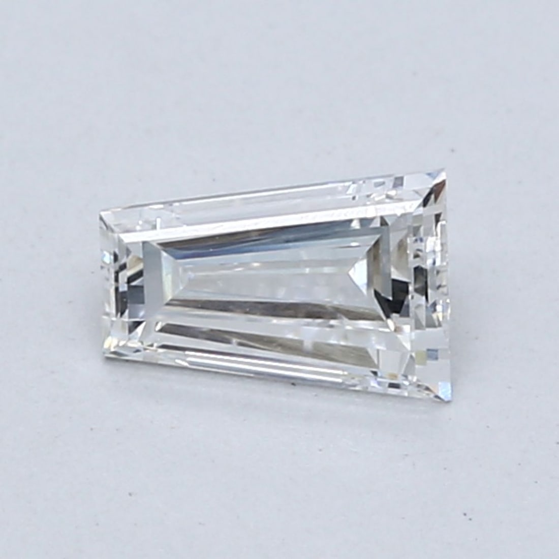 Loose Diamond - TAPERED BAGUETTE 0.64ct E VVS2: Loose Diamond - TAPERED BAGUETTE 0.64ct E VVS2 Source: This is a real non-mined Diamond that has been grown in a lab Shape: TAPERED BAGUETTE Carats: 0.64 Color: E Clarity: VVS2 Certification: NONE Vid