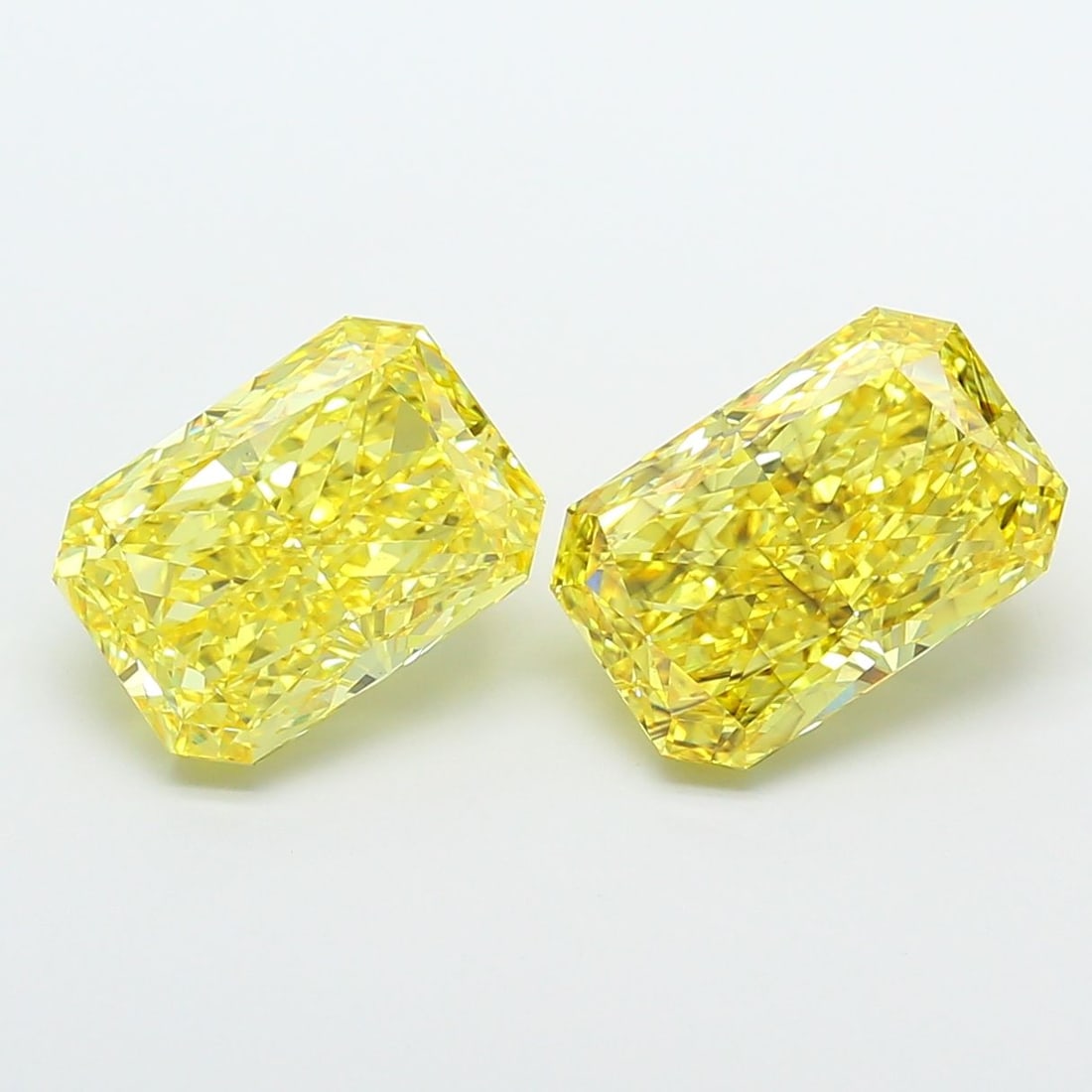 Loose Diamond - RADIANT 5.04ct Fancy Vivid Yellow SI2: Loose Diamond - RADIANT 5.04ct Fancy Vivid Yellow SI2 Source: This is a real non-mined Diamond that has been grown in a lab Shape: RADIANT Carats: 5.04 Color: Fancy Vivid Yellow Certification: IGI Vid
