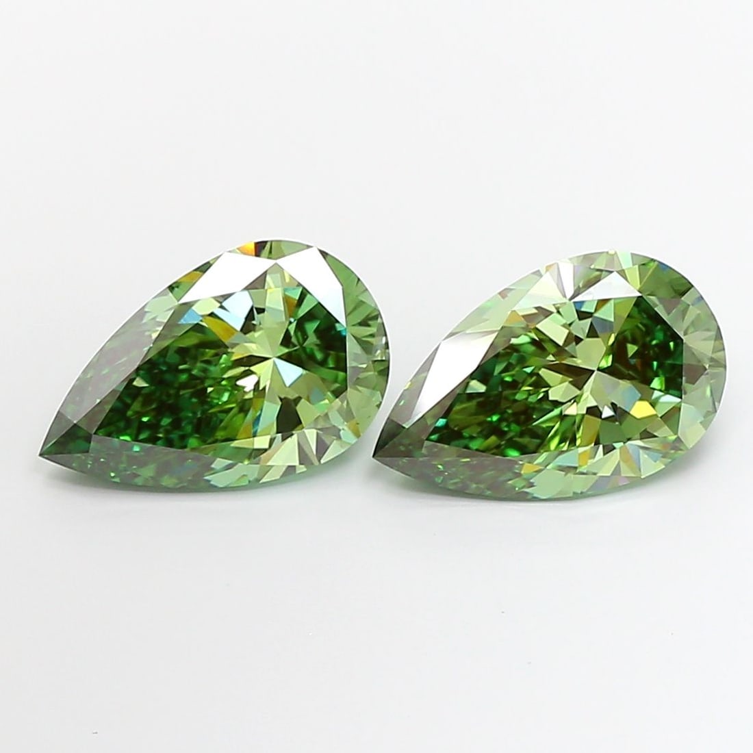 Loose Diamond - PEAR 10.06ct Fancy Vivid Green VVS2: Loose Diamond - PEAR 10.06ct Fancy Vivid Green VVS2 Source: This is a real non-mined Diamond that has been grown in a lab Shape: PEAR Carats: 10.06 Color: Fancy Vivid Green Certification: IGI Video: