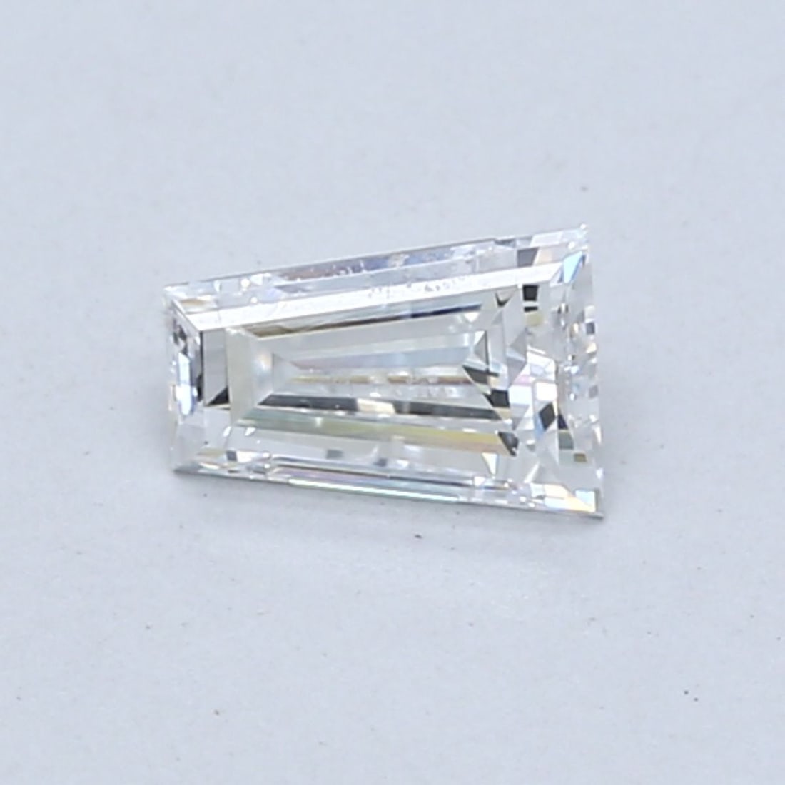 Loose Diamond - TAPERED BAGUETTE 0.45ct E VS1: Loose Diamond - TAPERED BAGUETTE 0.45ct E VS1 Source: This is a real non-mined Diamond that has been grown in a lab Shape: TAPERED BAGUETTE Carats: 0.45 Color: E Clarity: VS1 Certification: NONE The D