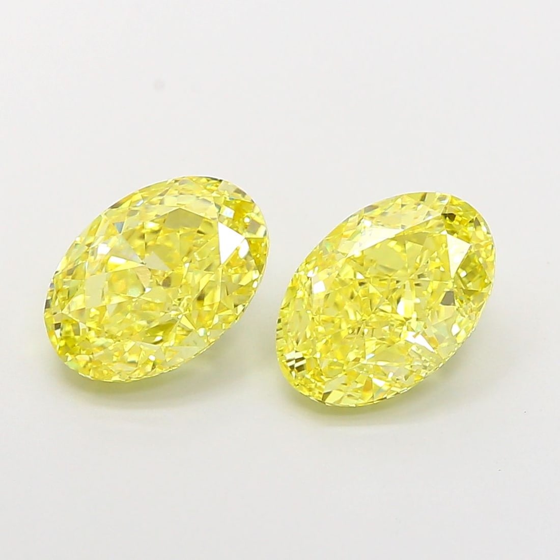 Loose Diamond - OVAL 2.57ct Fancy Vivid Yellow VVS2: Loose Diamond - OVAL 2.57ct Fancy Vivid Yellow VVS2 Source: This is a real non-mined Diamond that has been grown in a lab Shape: OVAL Carats: 2.57 Color: Fancy Vivid Yellow Certification: IGI Video: