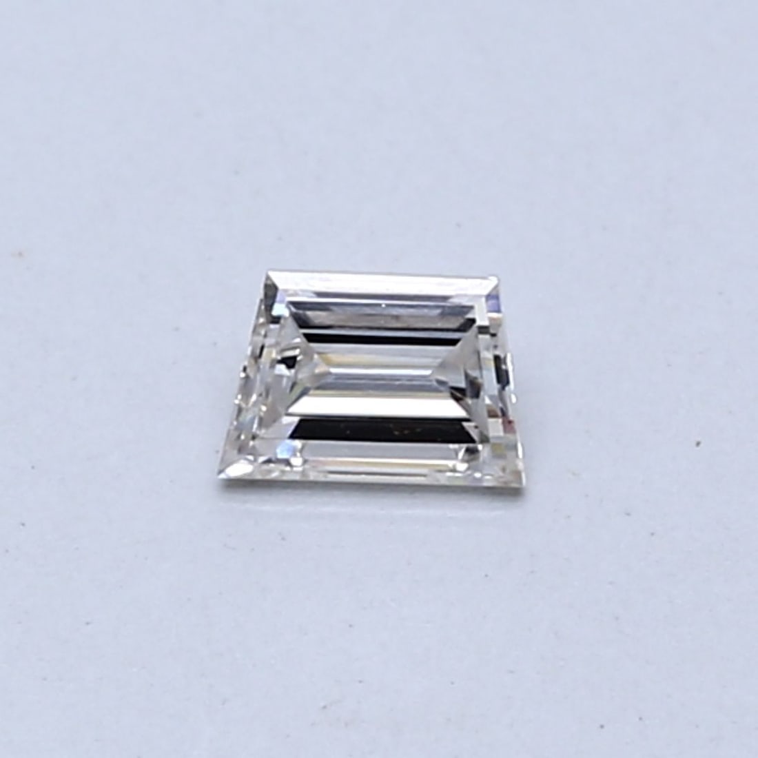 Loose Diamond - TRAPEZOID 0.2ct H VS1: Loose Diamond - TRAPEZOID 0.2ct H VS1 Source: This is a real non-mined Diamond that has been grown in a lab Shape: TRAPEZOID Carats: 0.2 Color: H Clarity: VS1 Certification: NONE Video: