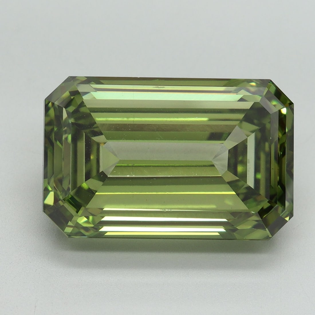 Loose Diamond - EMERALD 11.02ct Fancy Vivid Green VS1: Loose Diamond - EMERALD 11.02ct Fancy Vivid Green VS1 Source: This is a real non-mined Diamond that has been grown in a lab Shape: EMERALD Carats: 11.02 Color: Fancy Vivid Green Certification: IGI Vid