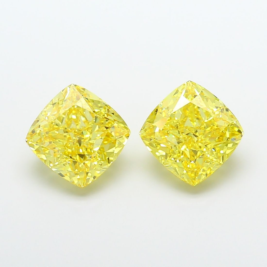 Loose Diamond - CUSHION MODIFIED 7.04ct Fancy Vivid Yellow VS1: Loose Diamond - CUSHION MODIFIED 7.04ct Fancy Vivid Yellow VS1 Source: This is a real non-mined Diamond that has been grown in a lab Shape: CUSHION MODIFIED Carats: 7.04 Color: Fancy Vivid Yellow Cert