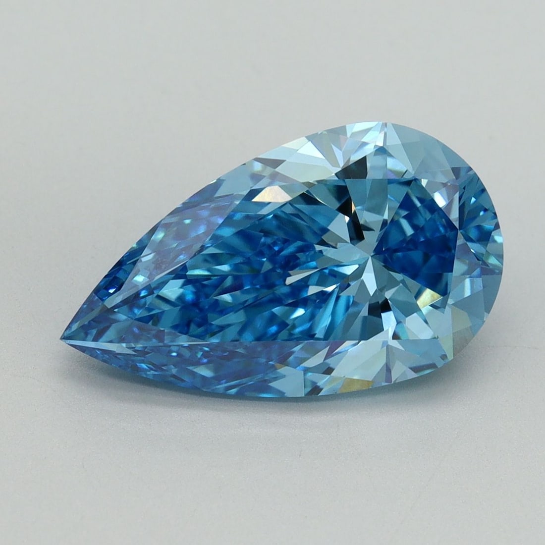 Loose Diamond - PEAR 4.23ct Fancy Vivid Blue VS1: Loose Diamond - PEAR 4.23ct Fancy Vivid Blue VS1 Source: This is a real non-mined Diamond that has been grown in a lab Shape: PEAR Carats: 4.23 Color: Fancy Vivid Blue Certification: IGI Video: