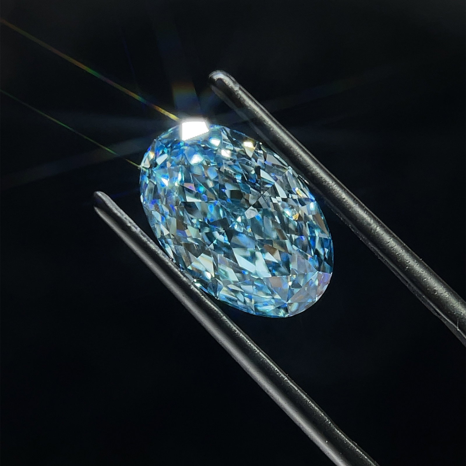 Loose Diamond - OVAL 3.77ct Fancy Vivid Blue VS1: Loose Diamond - OVAL 3.77ct Fancy Vivid Blue VS1 Source: This is a real non-mined Diamond that has been grown in a lab Shape: OVAL Carats: 3.77 Color: Fancy Vivid Blue Certification: IGI Video: