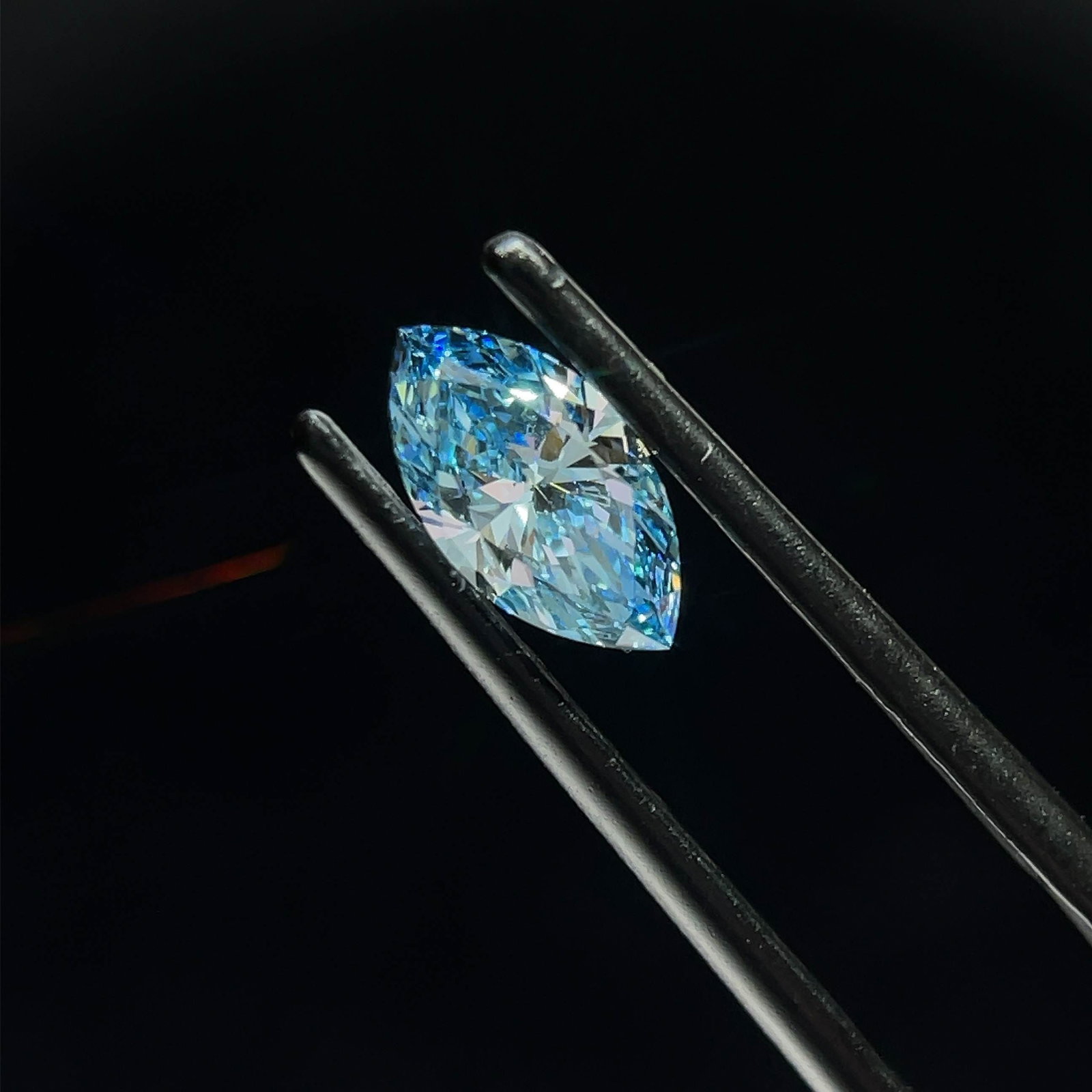 Loose Diamond - MARQUISE 0.68ct Fancy Vivid Blue VS1: Loose Diamond - MARQUISE 0.68ct Fancy Vivid Blue VS1 Source: This is a real non-mined Diamond that has been grown in a lab Shape: MARQUISE Carats: 0.68 Color: Fancy Vivid Blue Certification: IGI Video