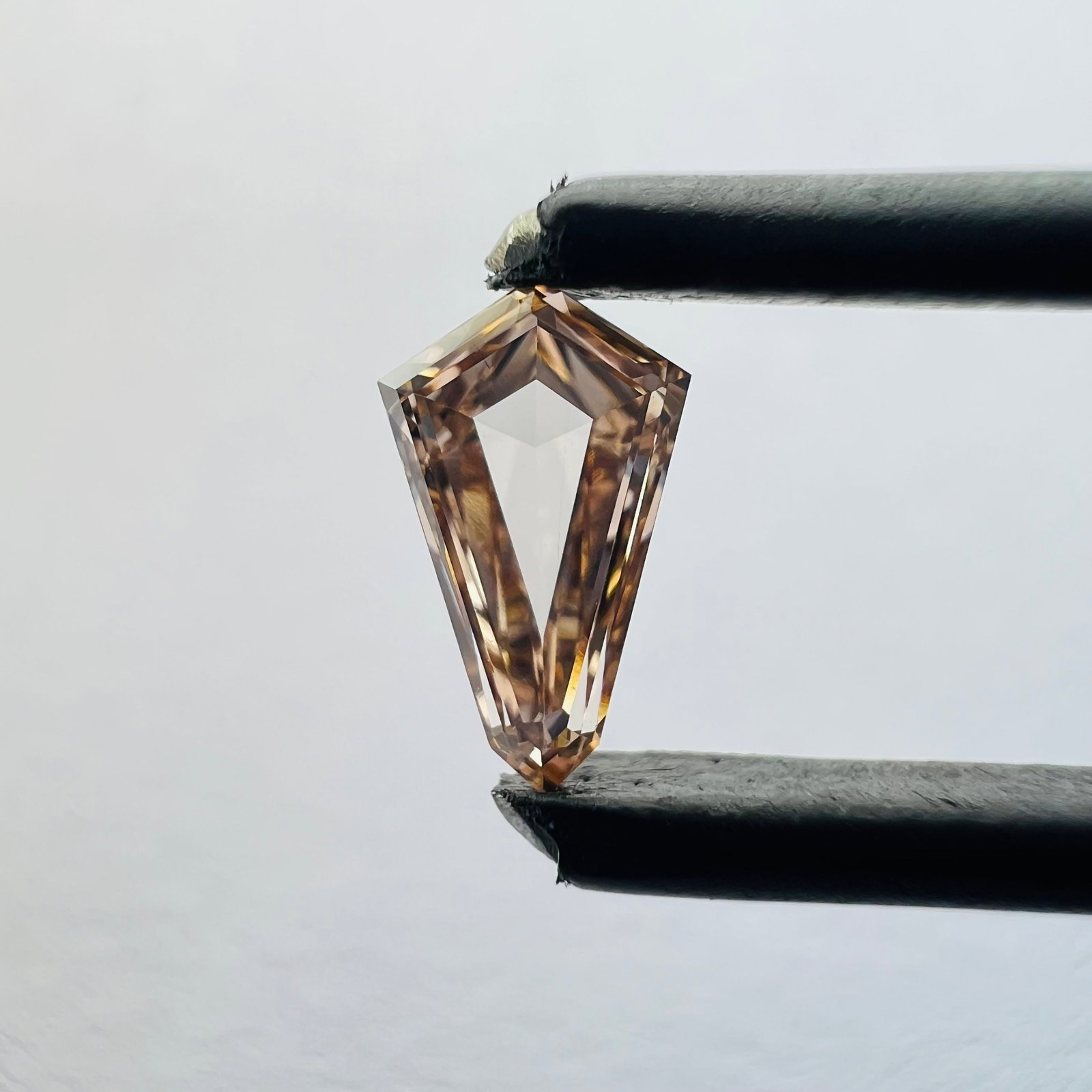 Loose Diamond - KITE 0.37ct Pink VS1: Loose Diamond - KITE 0.37ct Pink VS1 Source: This is a real non-mined Diamond that has been grown in a lab Shape: KITE Carats: 0.37 Color: Pink Certification: NONE The Diamond Depot Guarantee: All ite