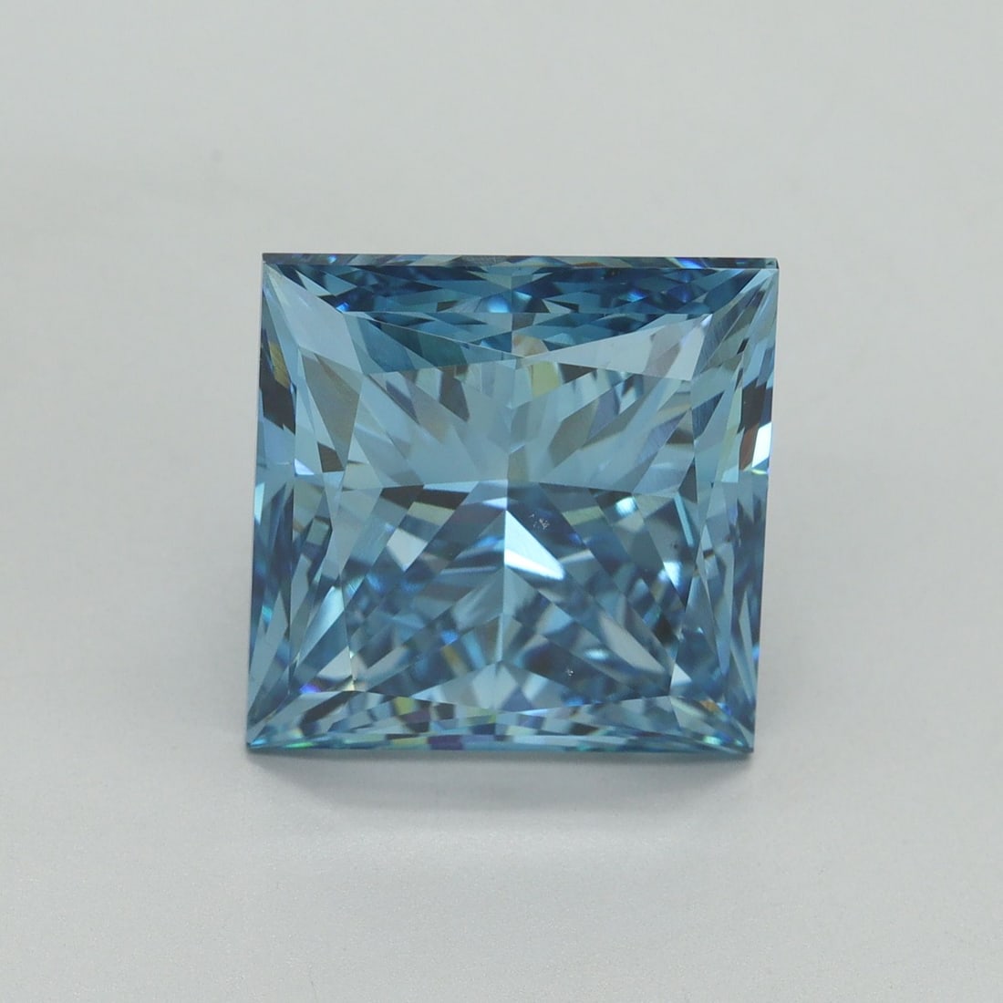 Loose Diamond - PRINCESS 10.18ct Fancy Vivid Blue VS2: Loose Diamond - PRINCESS 10.18ct Fancy Vivid Blue VS2 Source: This is a real non-mined Diamond that has been grown in a lab Shape: PRINCESS Carats: 10.18 Color: Fancy Vivid Blue Certification: IGI Vid