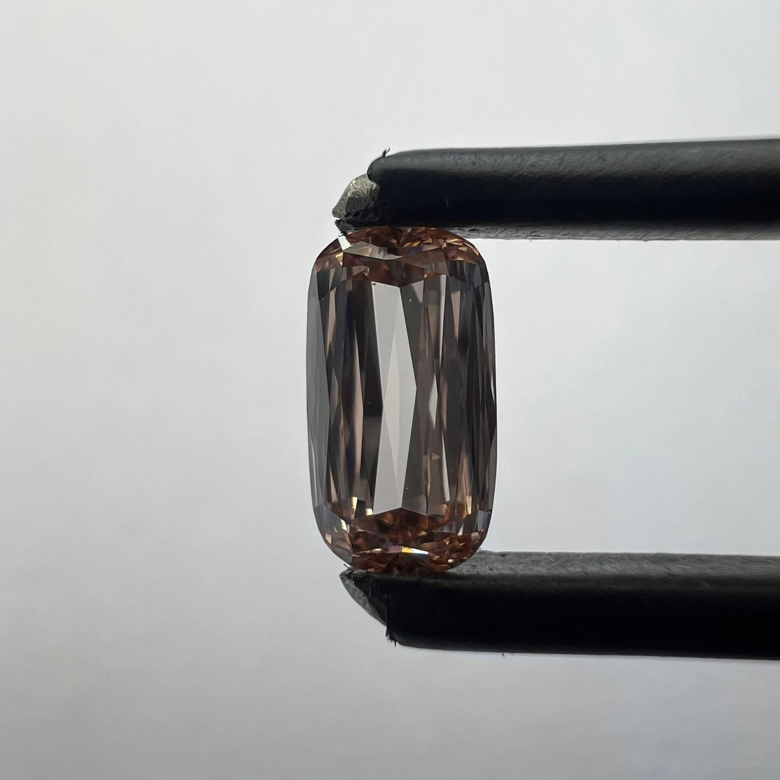 Loose Diamond - CUSHION BRILLIANT 0.44ct Pink VVS2: Loose Diamond - CUSHION BRILLIANT 0.44ct Pink VVS2 Source: This is a real non-mined Diamond that has been grown in a lab Shape: CUSHION BRILLIANT Carats: 0.44 Color: Pink Certification: NONE The Diamo