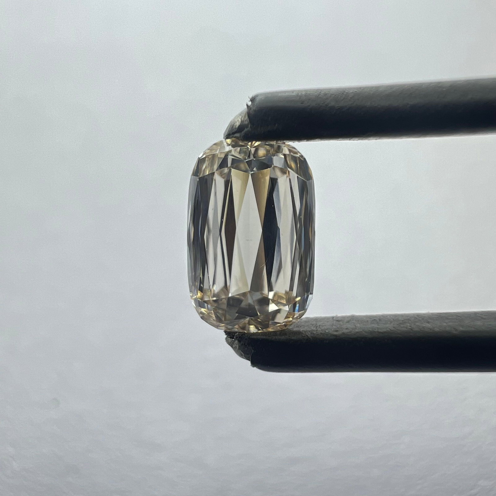 Loose Diamond - OTHER 0.56ct Brown VS1: Loose Diamond - OTHER 0.56ct Brown VS1 Source: This is a real non-mined Diamond that has been grown in a lab Shape: OTHER Carats: 0.56 Color: Brown Certification: NONE The Diamond Depot Guarantee: All