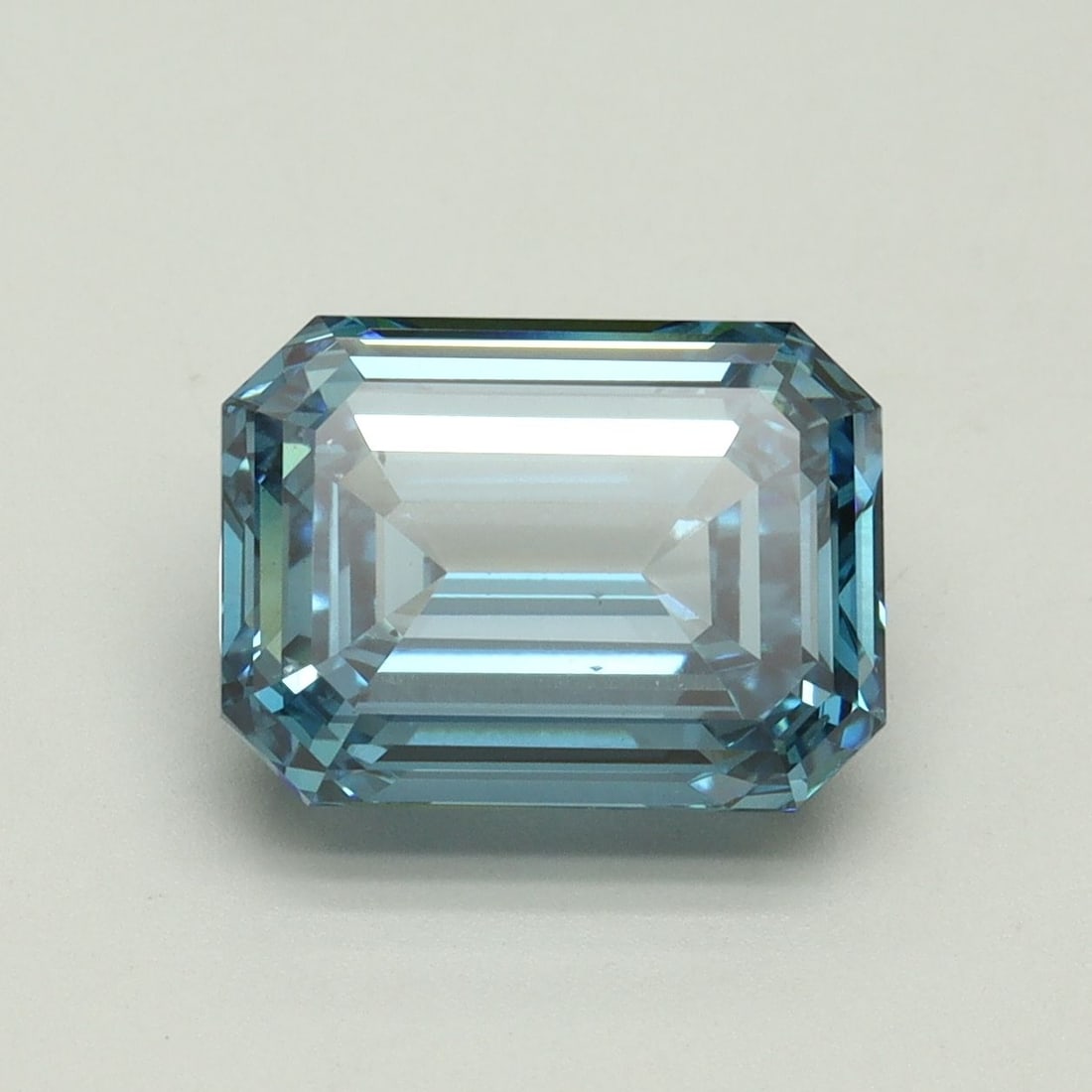 Loose Diamond - EMERALD 4.02ct Fancy Intense Blue VS2: Loose Diamond - EMERALD 4.02ct Fancy Intense Blue VS2 Source: This is a real non-mined Diamond that has been grown in a lab Shape: EMERALD Carats: 4.02 Color: Fancy Intense Blue Certification: IGI Vid