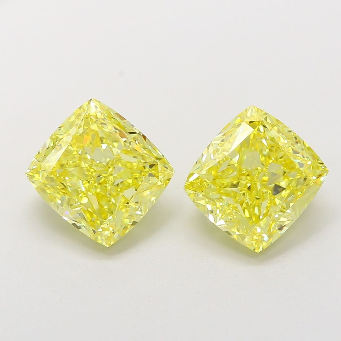 Loose Diamond - CUSHION MODIFIED 3.02ct Fancy Vivid Yellow VS1: Loose Diamond - CUSHION MODIFIED 3.02ct Fancy Vivid Yellow VS1 Source: This is a real non-mined Diamond that has been grown in a lab Shape: CUSHION MODIFIED Carats: 3.02 Color: Fancy Vivid Yellow Cert