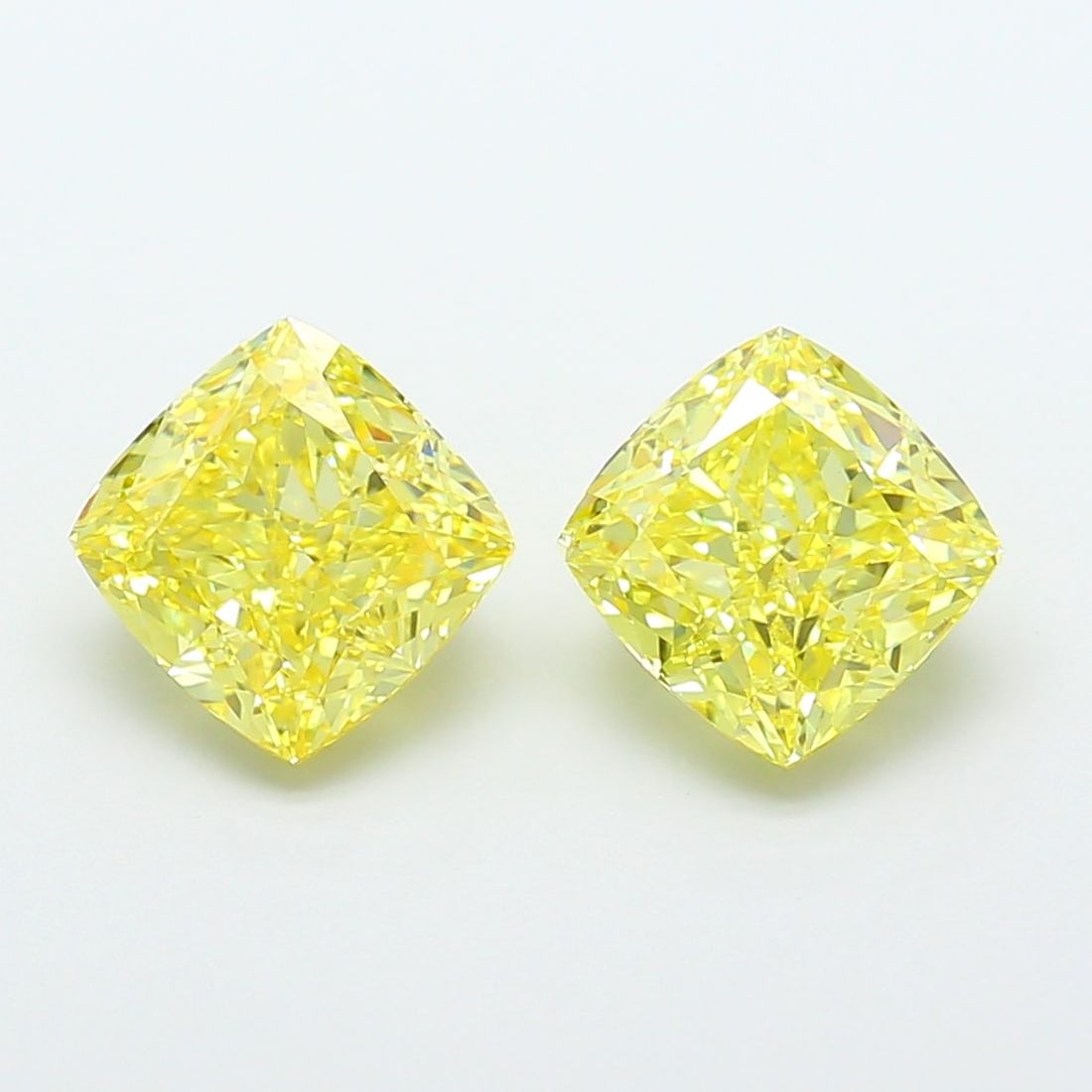 Loose Diamond - CUSHION MODIFIED 2.52ct Fancy Vivid Yellow VS2: Loose Diamond - CUSHION MODIFIED 2.52ct Fancy Vivid Yellow VS2 Source: This is a real non-mined Diamond that has been grown in a lab Shape: CUSHION MODIFIED Carats: 2.52 Color: Fancy Vivid Yellow Cert