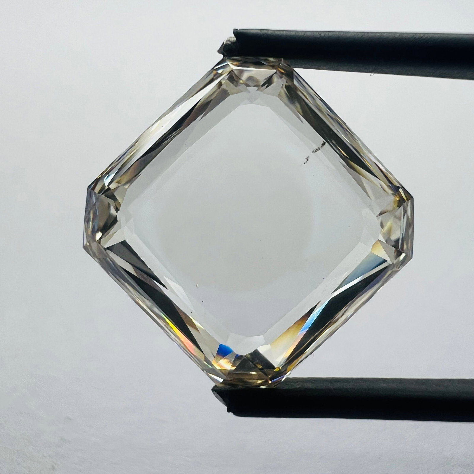 Loose Diamond - OTHER 7.94ct Brown VS1: Loose Diamond - OTHER 7.94ct Brown VS1 Source: This is a real non-mined Diamond that has been grown in a lab Shape: OTHER Carats: 7.94 Color: Brown Certification: NONE The Diamond Depot Guarantee: All