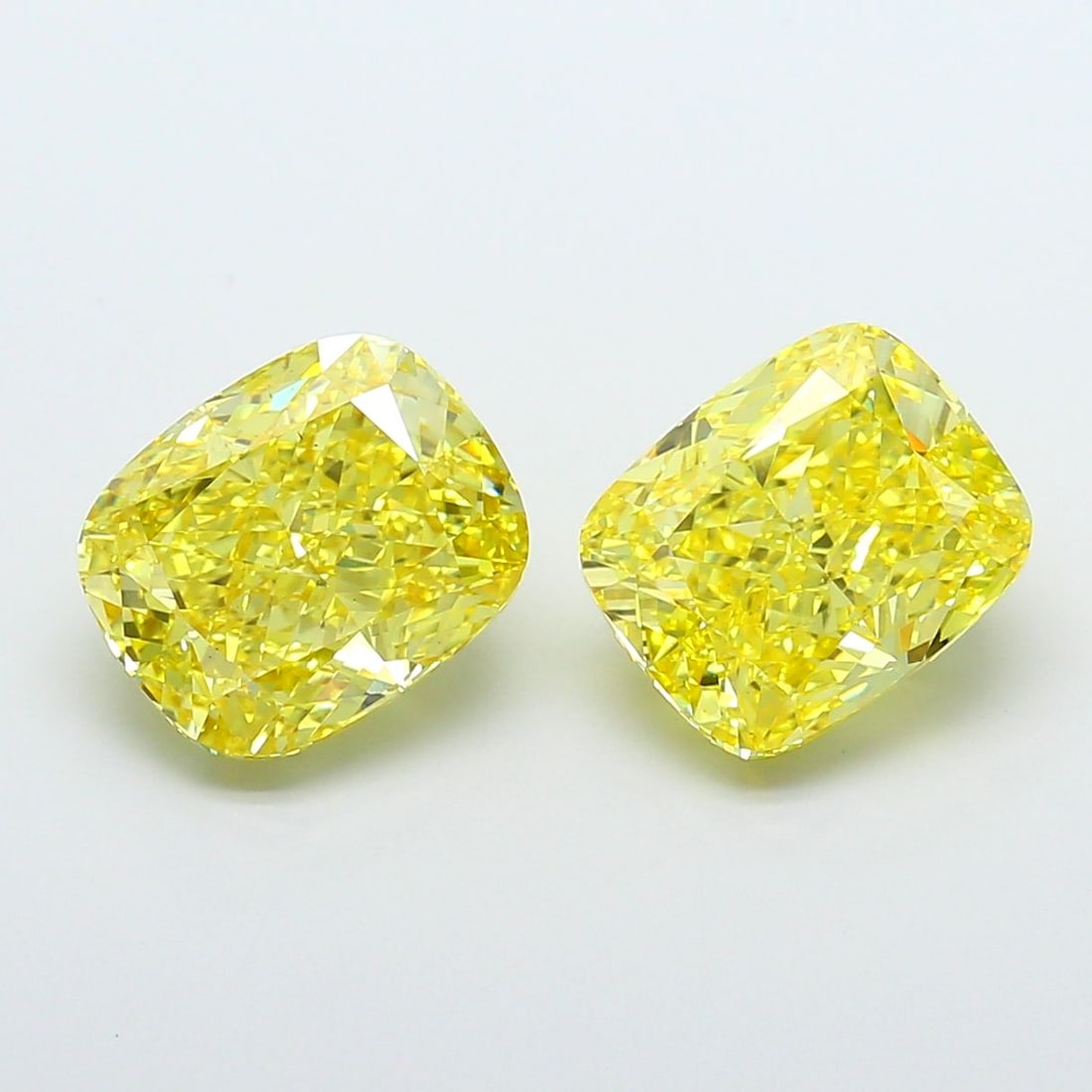 Loose Diamond - CUSHION MODIFIED 5.07ct Fancy Vivid Yellow VS1: Loose Diamond - CUSHION MODIFIED 5.07ct Fancy Vivid Yellow VS1 Source: This is a real non-mined Diamond that has been grown in a lab Shape: CUSHION MODIFIED Carats: 5.07 Color: Fancy Vivid Yellow Cert