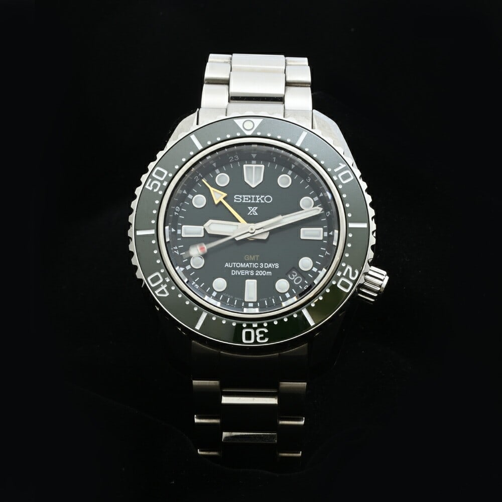 Seiko Prospex Diver Scuba Shohei Ohtani Model Automatic Watch: Seiko Prospex Diver Scuba Shohei Ohtani Model Automatic Watch This Seiko Prospex Diver Scuba wristwatch is a men's model inspired by Shohei Ohtani. Crafted in Japan, it features a stainless steel case