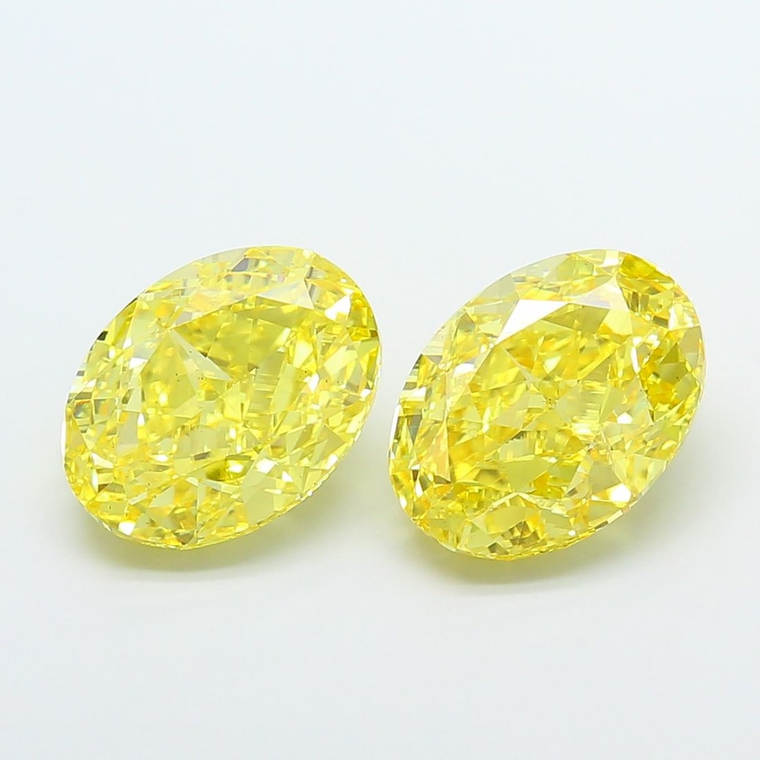 Loose Diamond - OVAL 5.0ct Fancy Vivid Yellow VS2: Loose Diamond - OVAL 5.0ct Fancy Vivid Yellow VS2 Source: This is a real non-mined Diamond that has been grown in a lab Shape: OVAL Carats: 5.0 Color: Fancy Vivid Yellow Certification: IGI The Diamond
