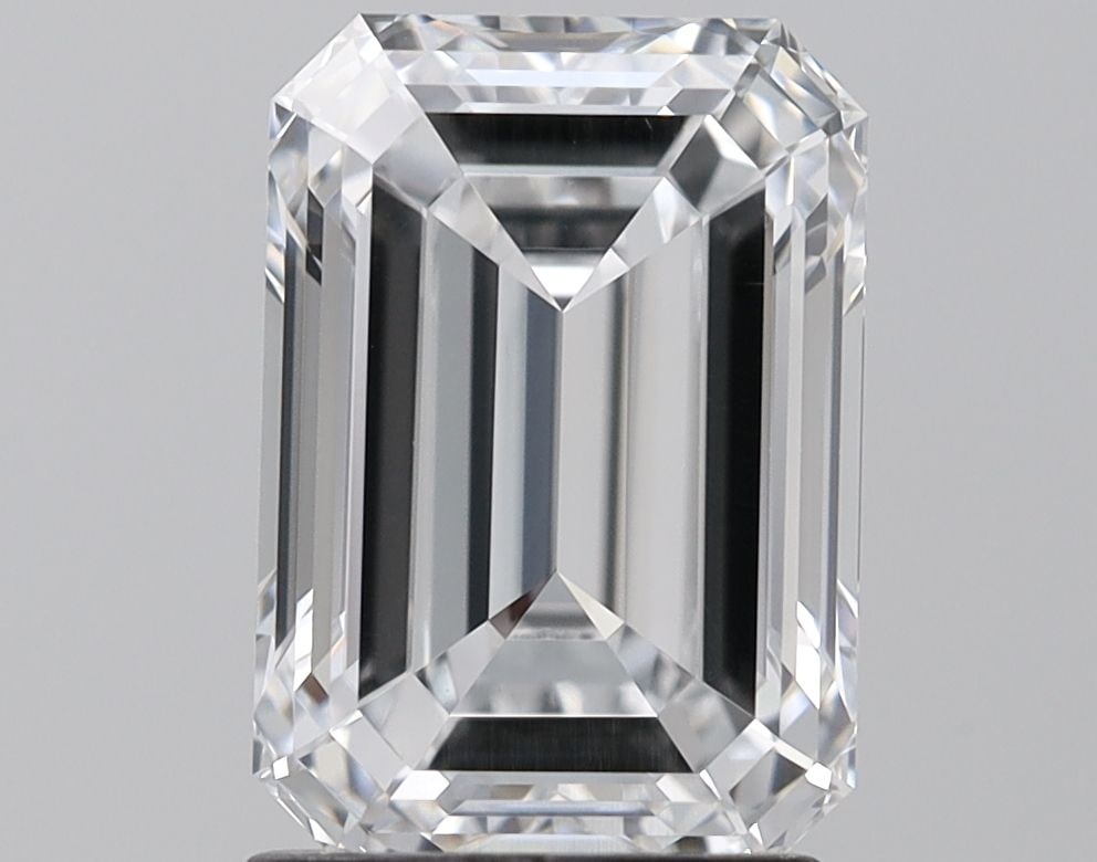 Loose Diamond - EMERALD 2.14ct E VS1: Loose Diamond - EMERALD 2.14ct E VS1 Source: This is a real non-mined Diamond that has been grown in a lab Shape: EMERALD Carats: 2.14 Color: E Clarity: VS1 Certification: IGI Video: