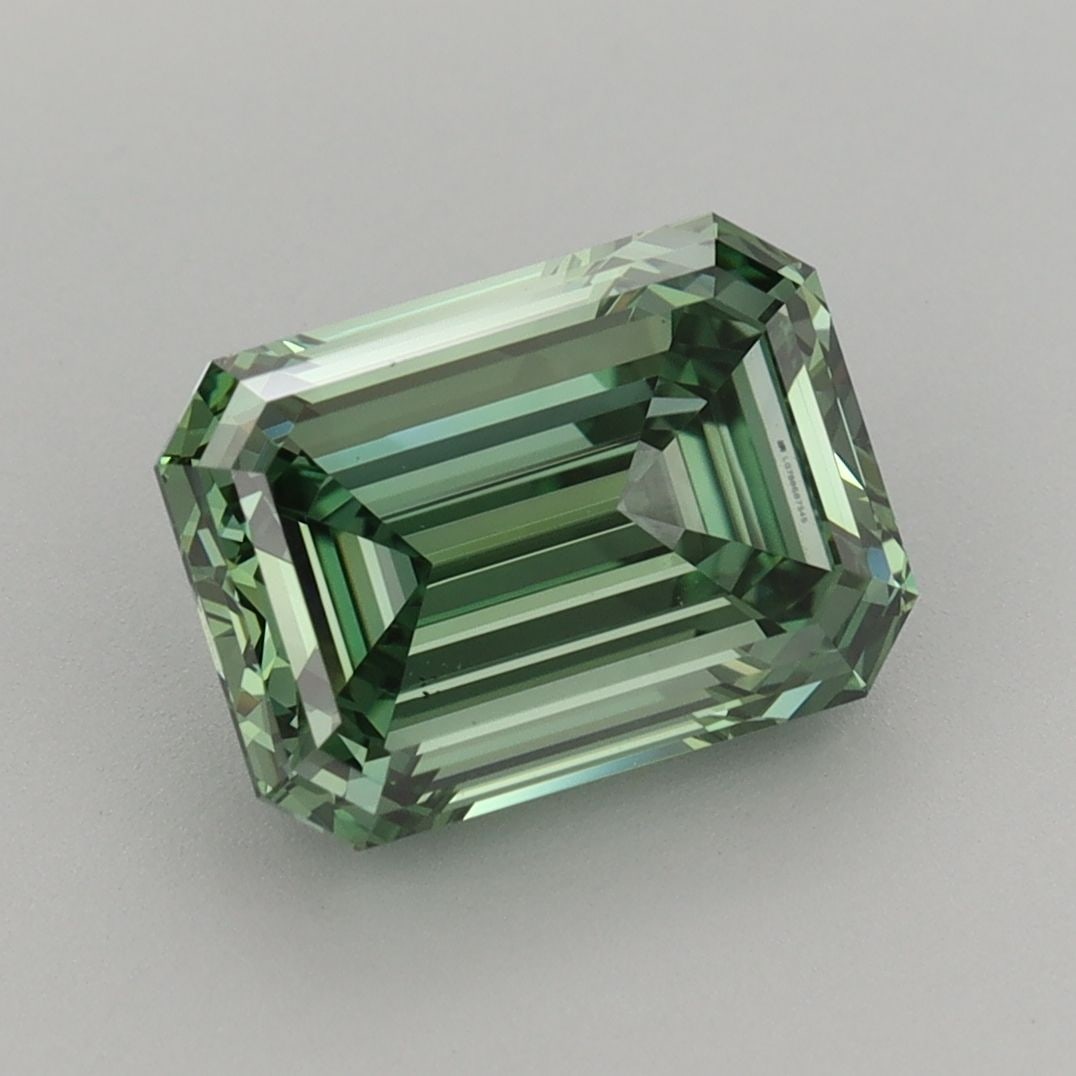Loose Diamond - EMERALD 3.01ct Fancy Vivid Green VS1: Loose Diamond - EMERALD 3.01ct Fancy Vivid Green VS1 Source: This is a real non-mined Diamond that has been grown in a lab Shape: EMERALD Carats: 3.01 Color: Fancy Vivid Green Certification: IGI The D