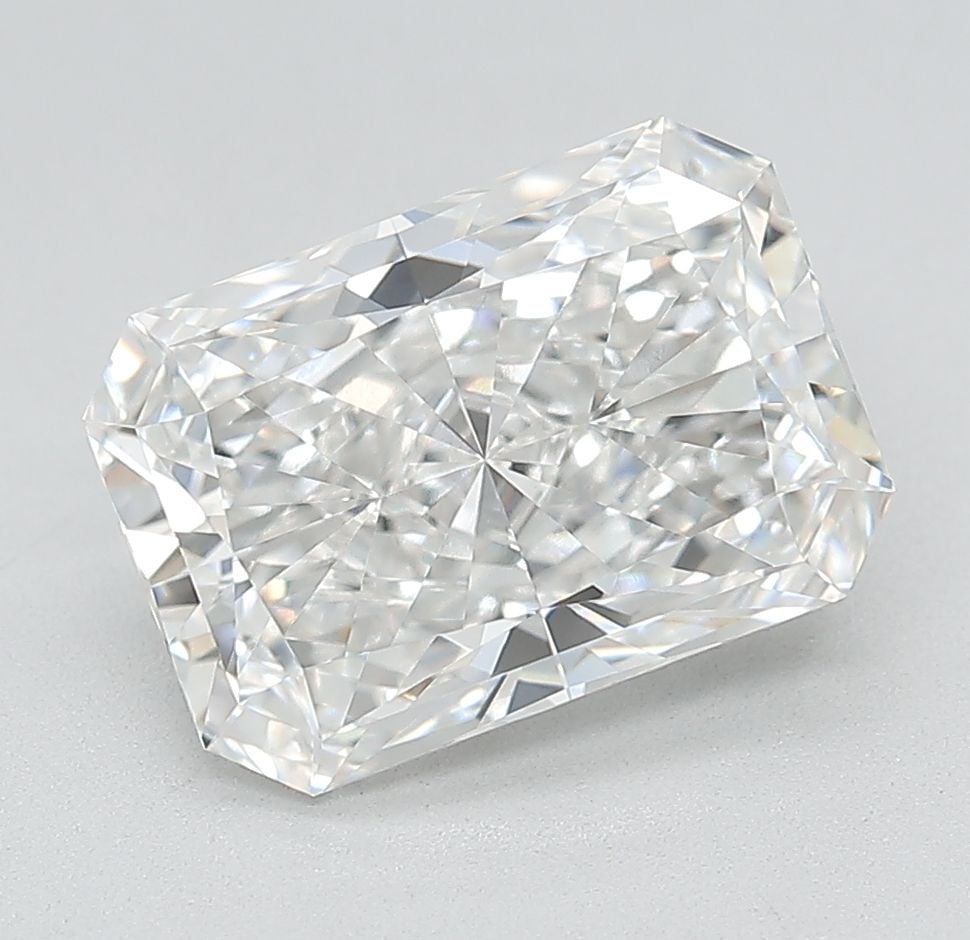 Loose Diamond - RADIANT 3.53ct E VVS2: Loose Diamond - RADIANT 3.53ct E VVS2 Source: This is a real non-mined Diamond that has been grown in a lab Shape: RADIANT Carats: 3.53 Color: E Clarity: VVS2 Certification: IGI Video: Video Link The