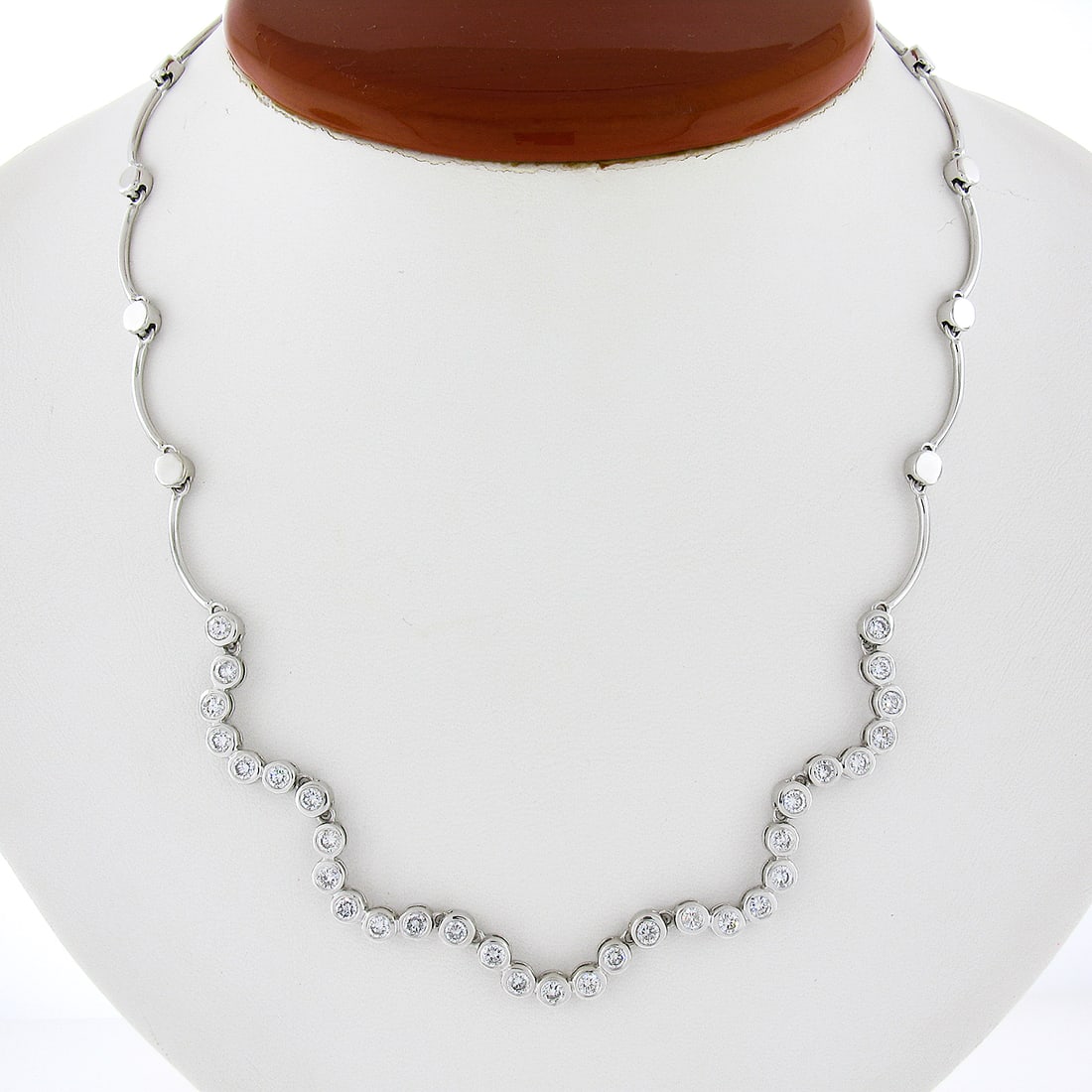 14K White Gold Diamond Wavy Link Collar Necklace 16.5 Inch Bezel Set: 14K White Gold Diamond Wavy Link Collar Necklace 16.5 Inch Bezel Set This elegant collar necklace is crafted from solid 14k white gold and features a series of wavy, high-polished links. Set with 31 n