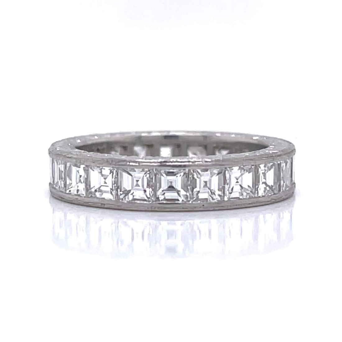 Platinum 4.50 Ct Diamond Eternity Band 23 Diamonds F-G VVS-VS: Platinum 4.50 Ct Diamond Eternity Band 23 Diamonds F-G VVS-VS This exquisite platinum eternity band features 23 dazzling diamonds with a total weight of approximately 4.50 Ct. The diamonds are graded 