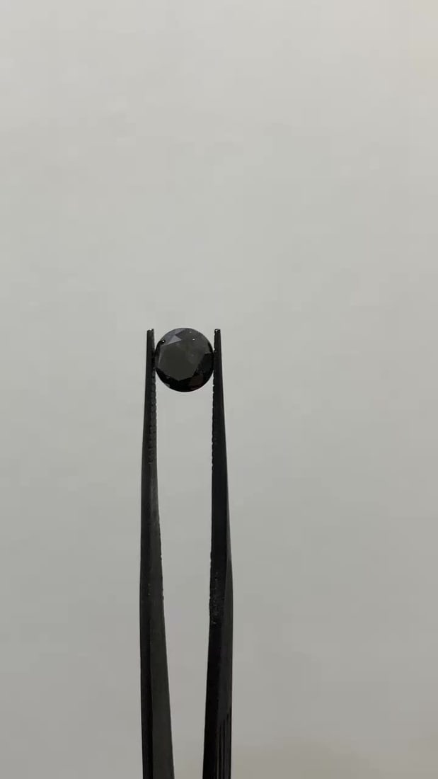 Loose Diamond - ROUND 1.77ct Fancy Black VVS2: Loose Diamond - ROUND 1.77ct Fancy Black VVS2 Source: Natural Shape: ROUND Carats: 1.77 Color: Fancy Black Certification: GIA Video: