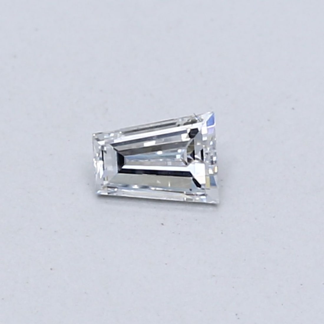 Loose Diamond - TAPERED BAGUETTE 0.17ct F VS1: Loose Diamond - TAPERED BAGUETTE 0.17ct F VS1 Source: This is a real non-mined Diamond that has been grown in a lab Shape: TAPERED BAGUETTE Carats: 0.17 Color: F Clarity: VS1 Certification: NONE