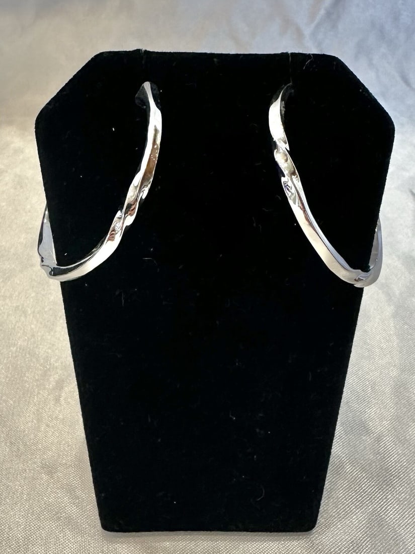 Paul Morelli 18K White Gold Earrings for John Hardy Pierced Design: Paul Morelli 18K White Gold Earrings for John Hardy Pierced Design Discover the elegance of this stunning pair of earrings crafted from 18K white gold, designed by Paul Morelli for John Hardy. Weighin