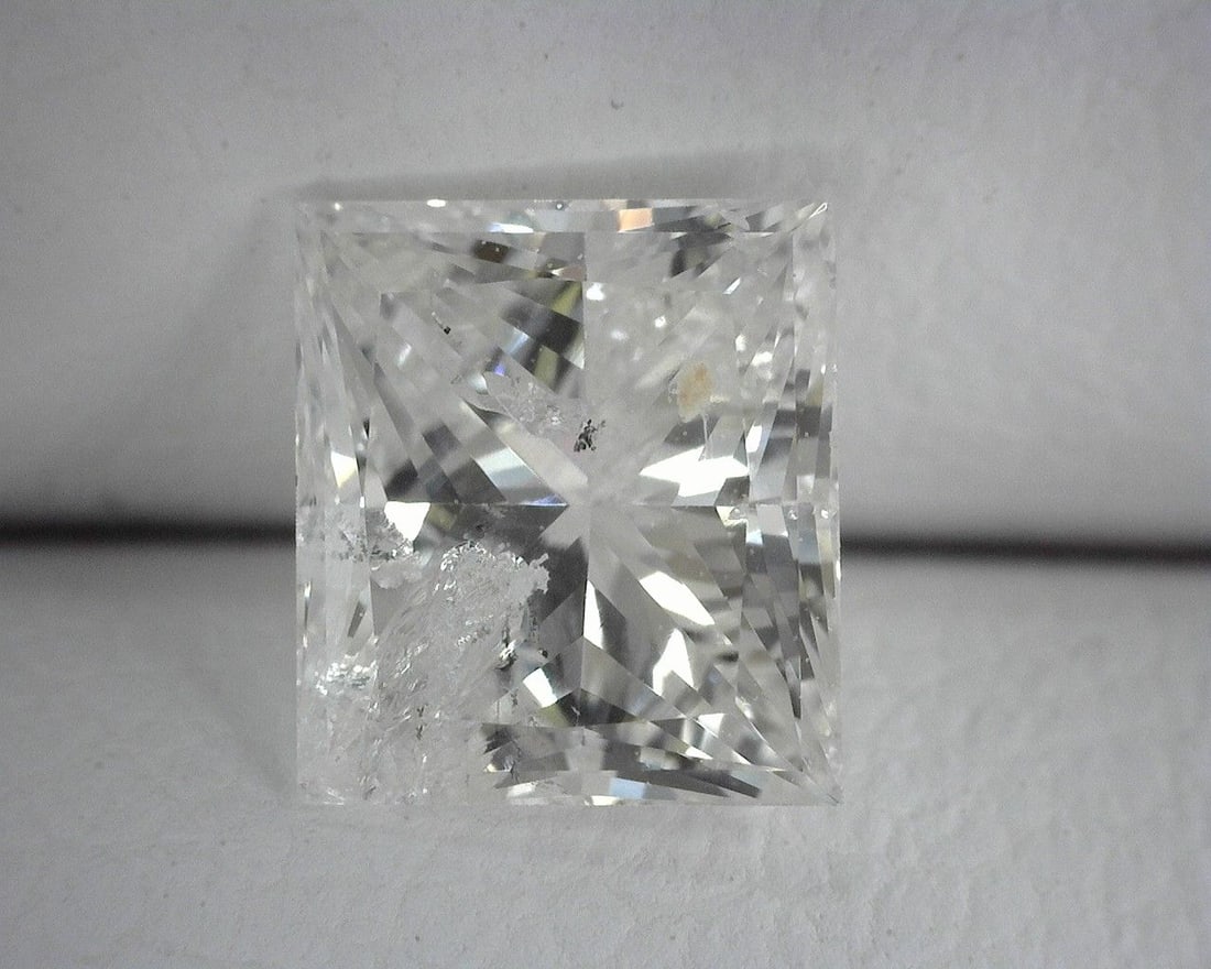 Loose Diamond - PRINCESS 0.71ct F I1: Loose Diamond - PRINCESS 0.71ct F I1 Source: Natural Shape: PRINCESS Carats: 0.71 Color: F Clarity: I1 Certification: OTHER The Diamond Depot Guarantee: All items in this auction are guaranteed to be 