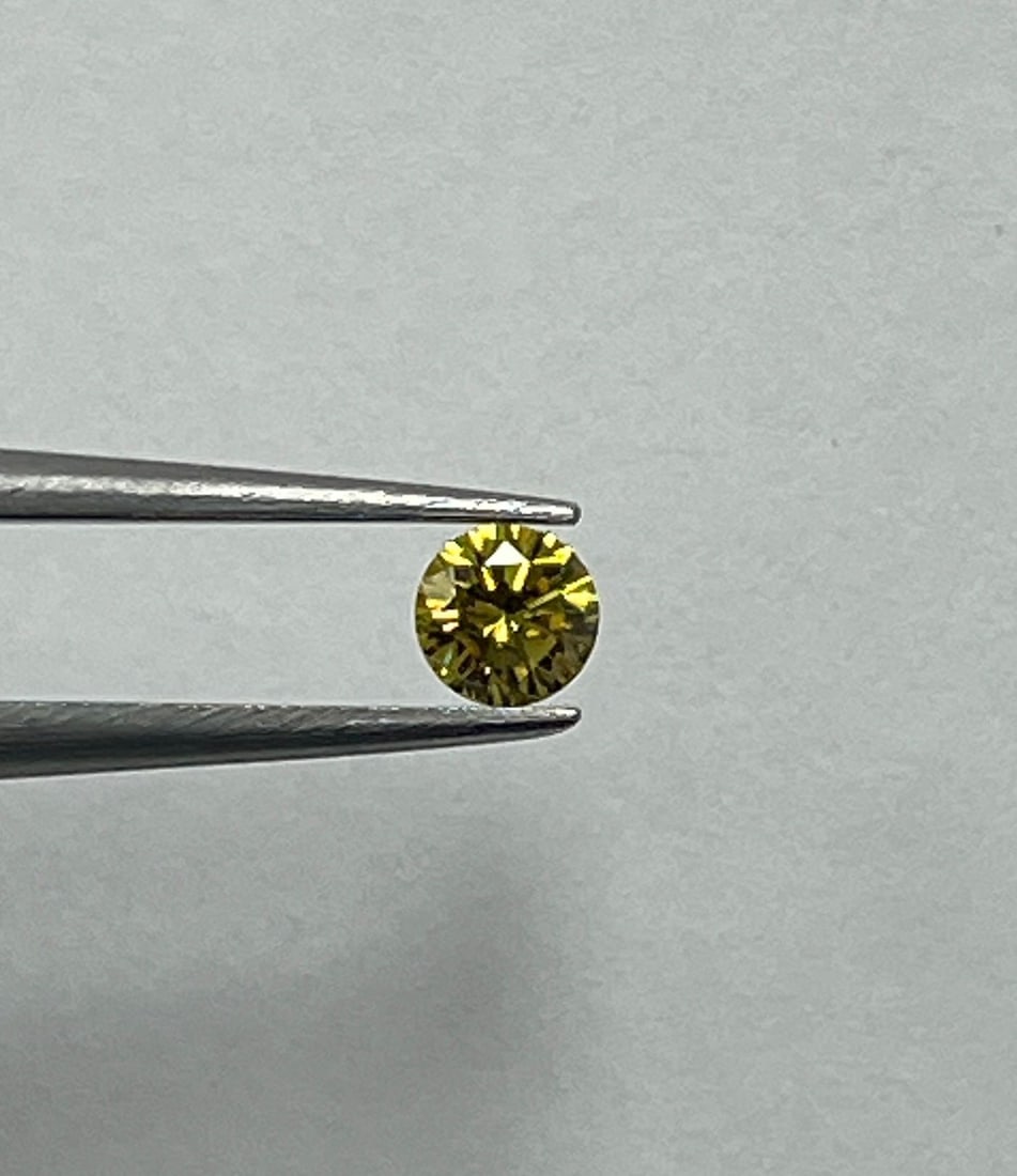 Loose Diamond - ROUND 0.29ct Fancy Vivid Yellow: Loose Diamond - ROUND 0.29ct Fancy Vivid Yellow Source: Natural Shape: ROUND Carats: 0.29 Color: Fancy Vivid Yellow Certification: GIA Video: