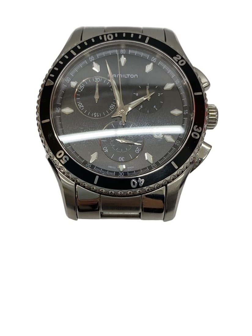 Hamilton Jazzmaster Seaview Quartz Stainless Steel Men's Wristwatch: Hamilton Jazzmaster Seaview Quartz Stainless Steel Men's Wristwatch This HAMILTON Jazzmaster Seaview Chrono Quartz wristwatch is designed for men and crafted in Switzerland. It features a silver-tone 