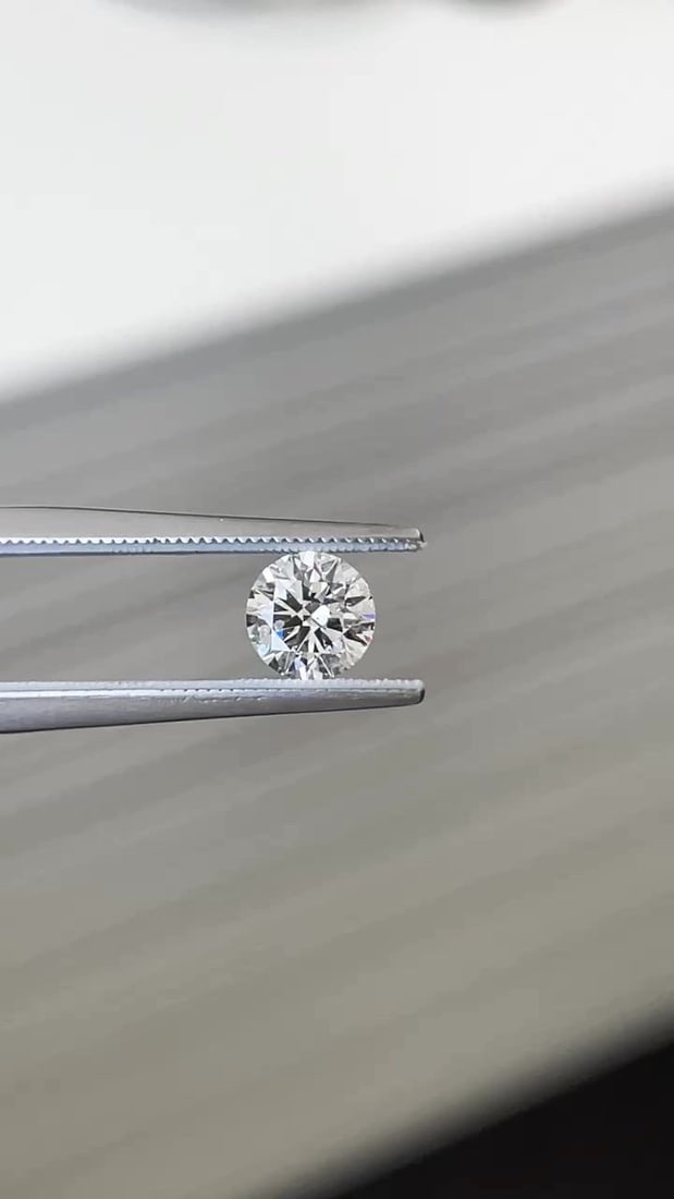Loose Diamond - ROUND 0.56ct G I1: Loose Diamond - ROUND 0.56ct G I1 Source: Natural Shape: ROUND Carats: 0.56 Color: G Clarity: I1 Certification: GIA Video: