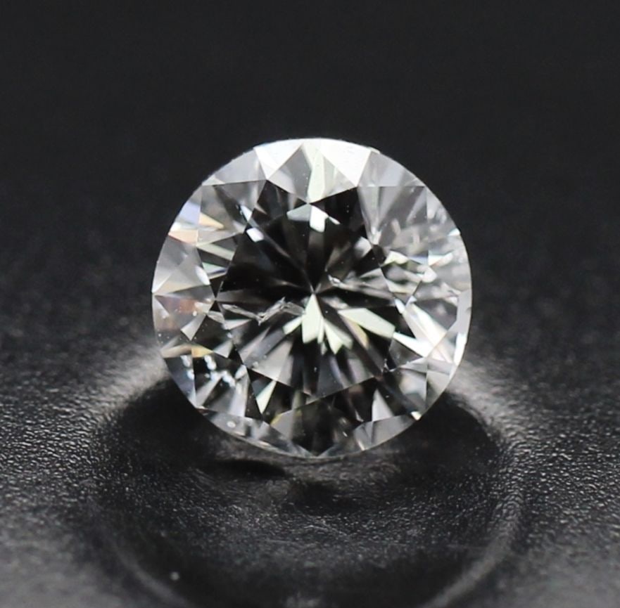 Loose Diamond - ROUND 1.5ct E I1: Loose Diamond - ROUND 1.5ct E I1 Source: Natural Shape: ROUND Carats: 1.5 Color: E Clarity: I1 Certification: GIA The Diamond Depot Guarantee: All items in this auction are guaranteed to be 100% authe
