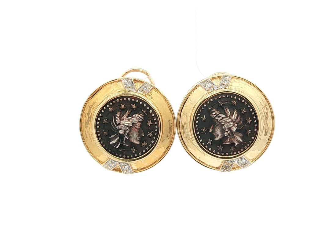 Vintage 14k Yellow Gold Silver Coin Diamond Omega Earrings: Vintage 14k Yellow Gold Silver Coin Diamond Omega Earrings These vintage Omega earrings feature a stunning combination of 14k yellow gold and a .700+ silver center coin, stamped .925. Each earring is 