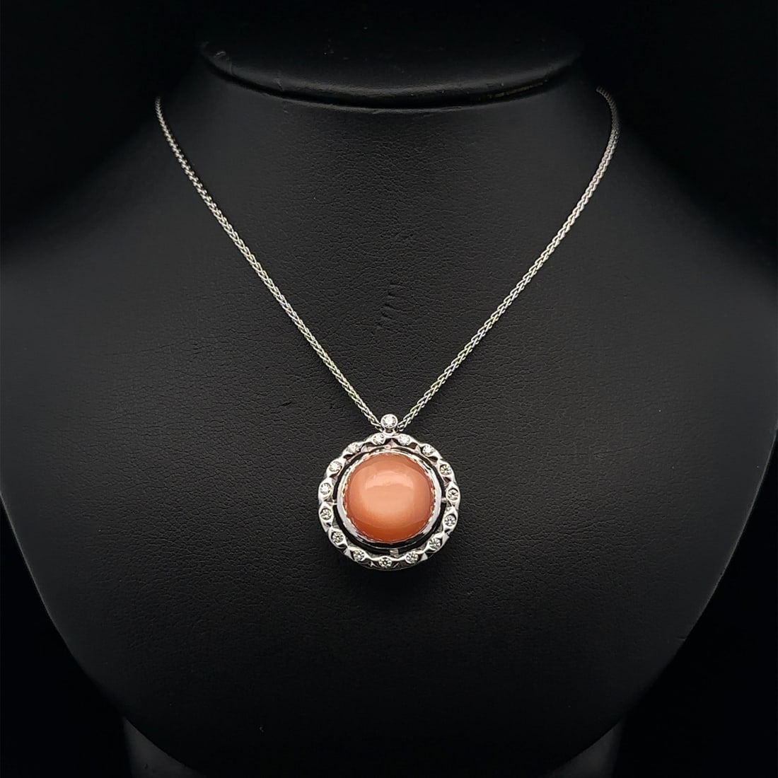 18k White Gold 7.29ct Peach Orange Moonstone Diamond Halo Pendant Necklace: 18k White Gold 7.29ct Peach Orange Moonstone Diamond Halo Pendant Necklace This stunning pendant necklace features a natural peach-orange moonstone, weighing approximately 7.29 carats, elegantly set i