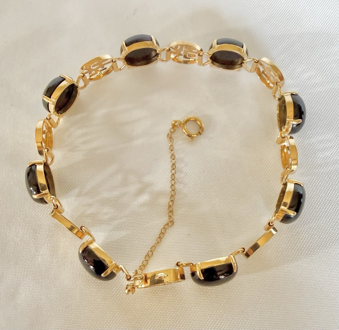 Black Coral 14k Yellow Gold Signed Hallmarked Bracelet: Black Coral 14k Yellow Gold Signed Hallmarked Bracelet This elegant bracelet features black coral set in 14k yellow gold with a refined chain style. The piece showcases exquisite detail and craftsmans