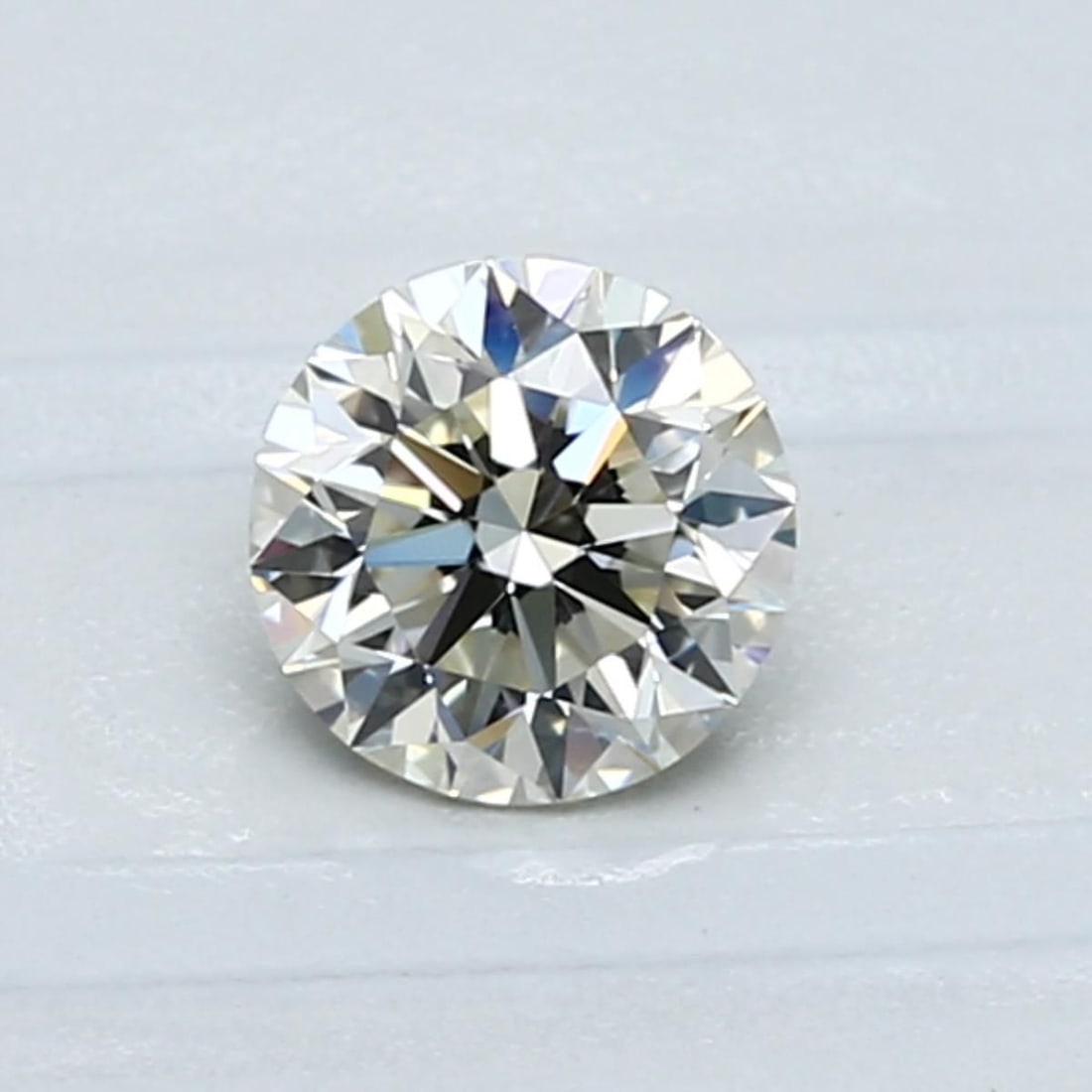 Loose Diamond - ROUND 0.7ct L VVS2: Loose Diamond - ROUND 0.7ct L VVS2 Source: Natural Shape: ROUND Carats: 0.7 Color: L Clarity: VVS2 Certification: GIA Video: Video Link The Diamond Depot Guarantee: All items in this auction are