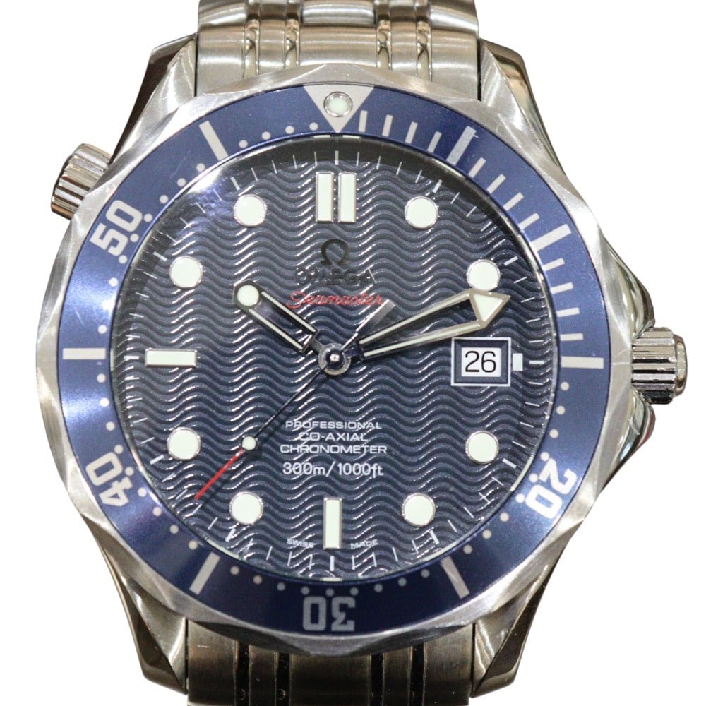 OMEGA Seamaster 300 Co-Axial Men's Wristwatch 2220.80.00: OMEGA Seamaster 300 Co-Axial Men's Wristwatch 2220.80.00 This is an OMEGA Seamaster 300 Co-Axial 2220.80.00 men's wristwatch. Crafted in Switzerland, this pre-owned timepiece combines OMEGA's renowned