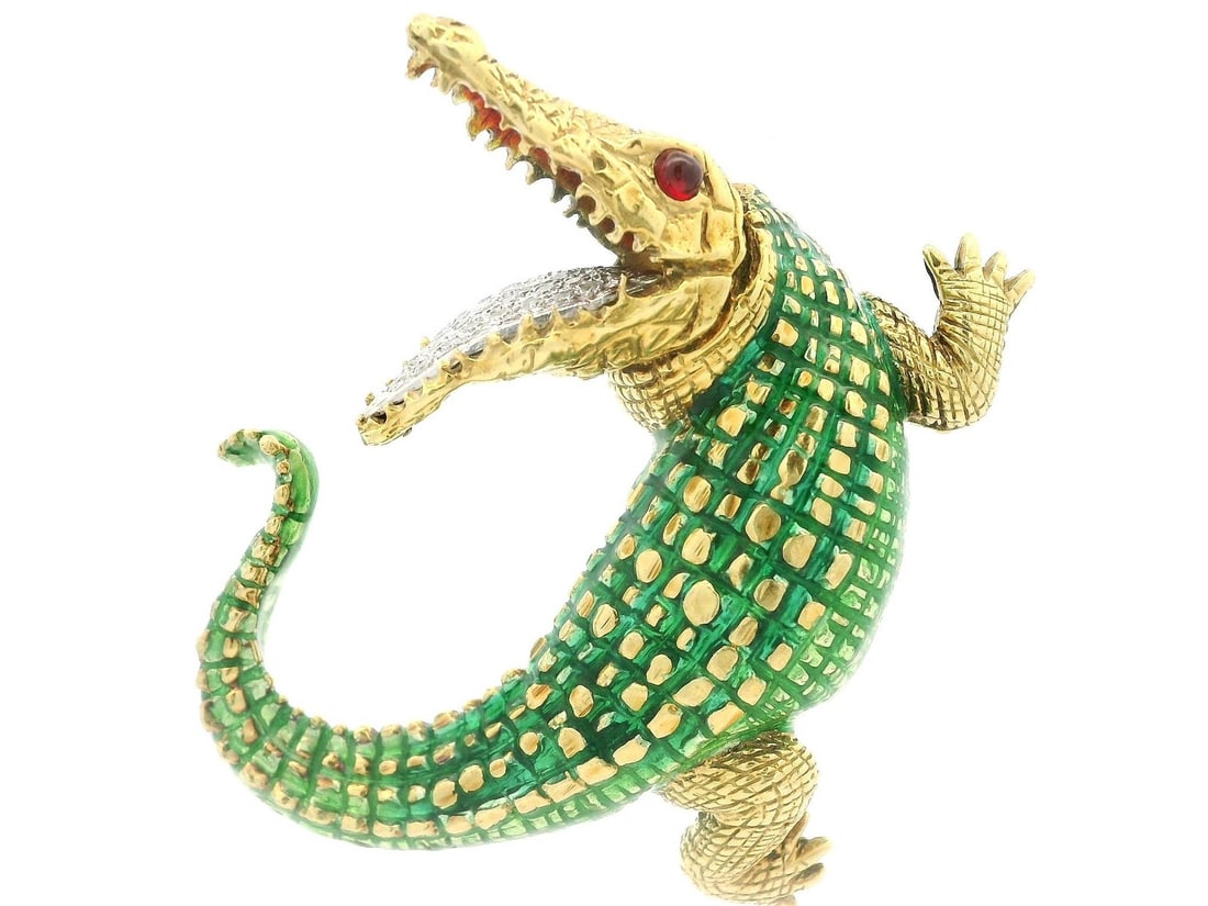 Diamond Enamel Alligator Brooch in 17-18k Yellow Gold: Diamond Enamel Alligator Brooch in 17-18k Yellow Gold This vintage alligator pin brooch showcases exceptional craftsmanship with highly detailed textured sides and intricate enamel work inside the ope