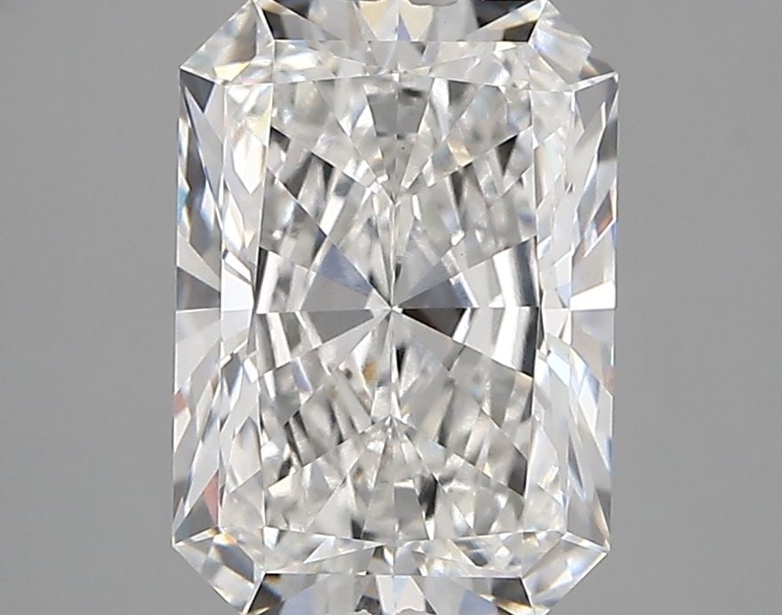 Loose Diamond - RADIANT 2.81ct E VVS2: Loose Diamond - RADIANT 2.81ct E VVS2 Source: This is a real non-mined Diamond that has been grown in a lab Shape: RADIANT Carats: 2.81 Color: E Clarity: VVS2 Certification: IGI Video: