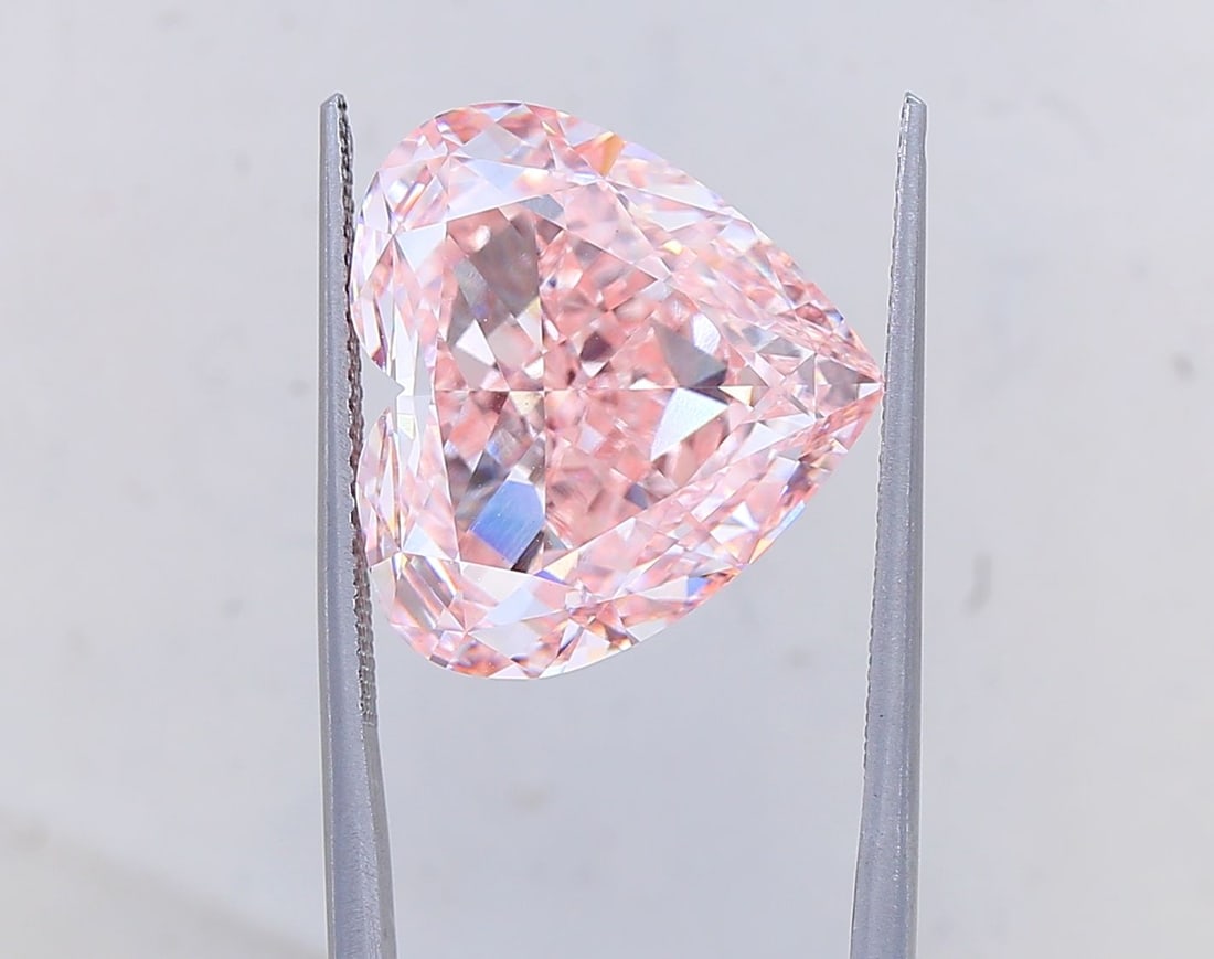 Loose Diamond - HEART 4.03ct Fancy Intense Pink VS2: Loose Diamond - HEART 4.03ct Fancy Intense Pink VS2 Source: This is a real non-mined Diamond that has been grown in a lab Shape: HEART Carats: 4.03 Color: Fancy Intense Pink Certification: IGI Video: