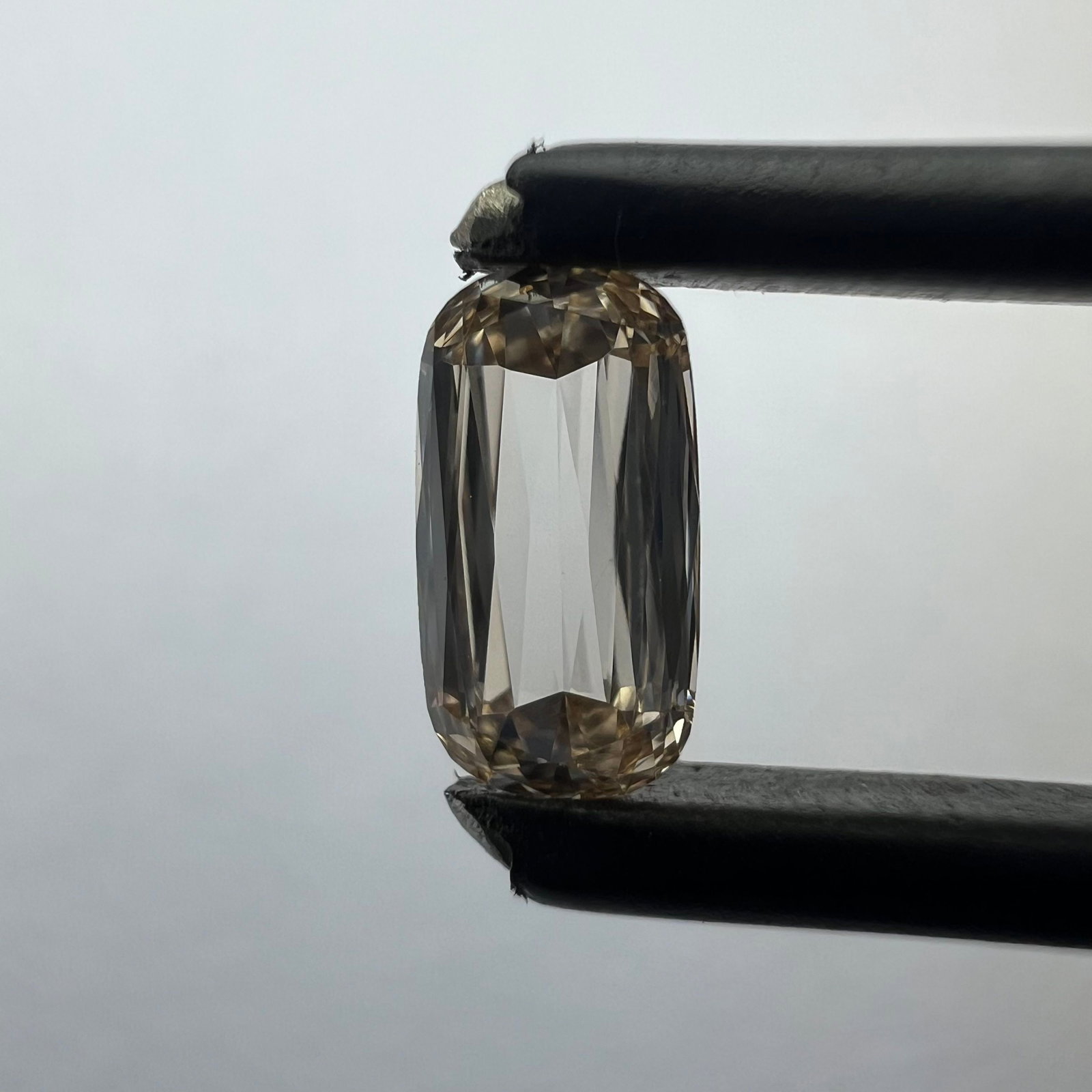 Loose Diamond - CUSHION BRILLIANT 0.35ct Orange VVS2: Loose Diamond - CUSHION BRILLIANT 0.35ct Orange VVS2 Source: This is a real non-mined Diamond that has been grown in a lab Shape: CUSHION BRILLIANT Carats: 0.35 Color: Orange Certification: NONE The D